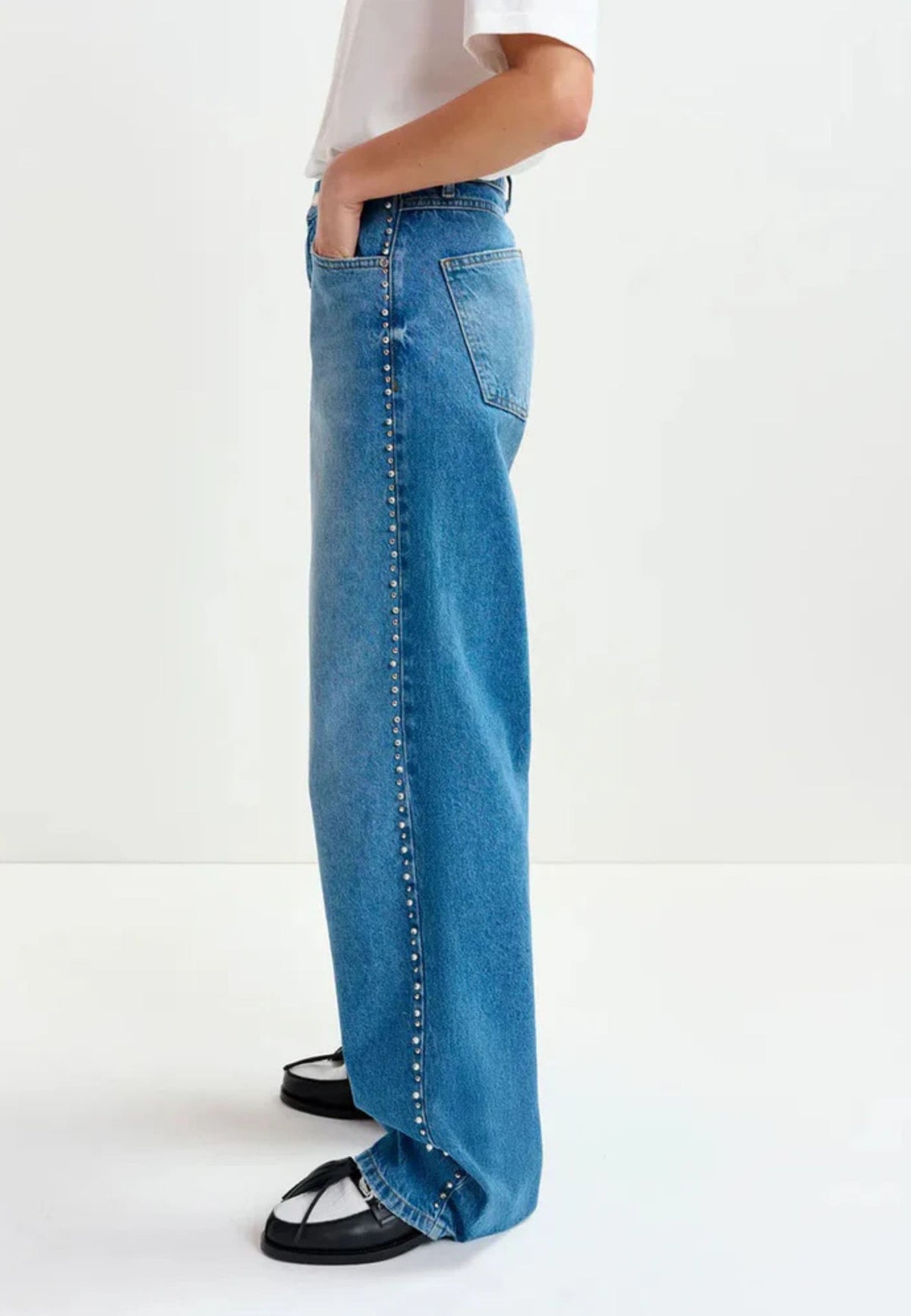 Jeans in denim con perle e borchie - Essentiel Antwerp