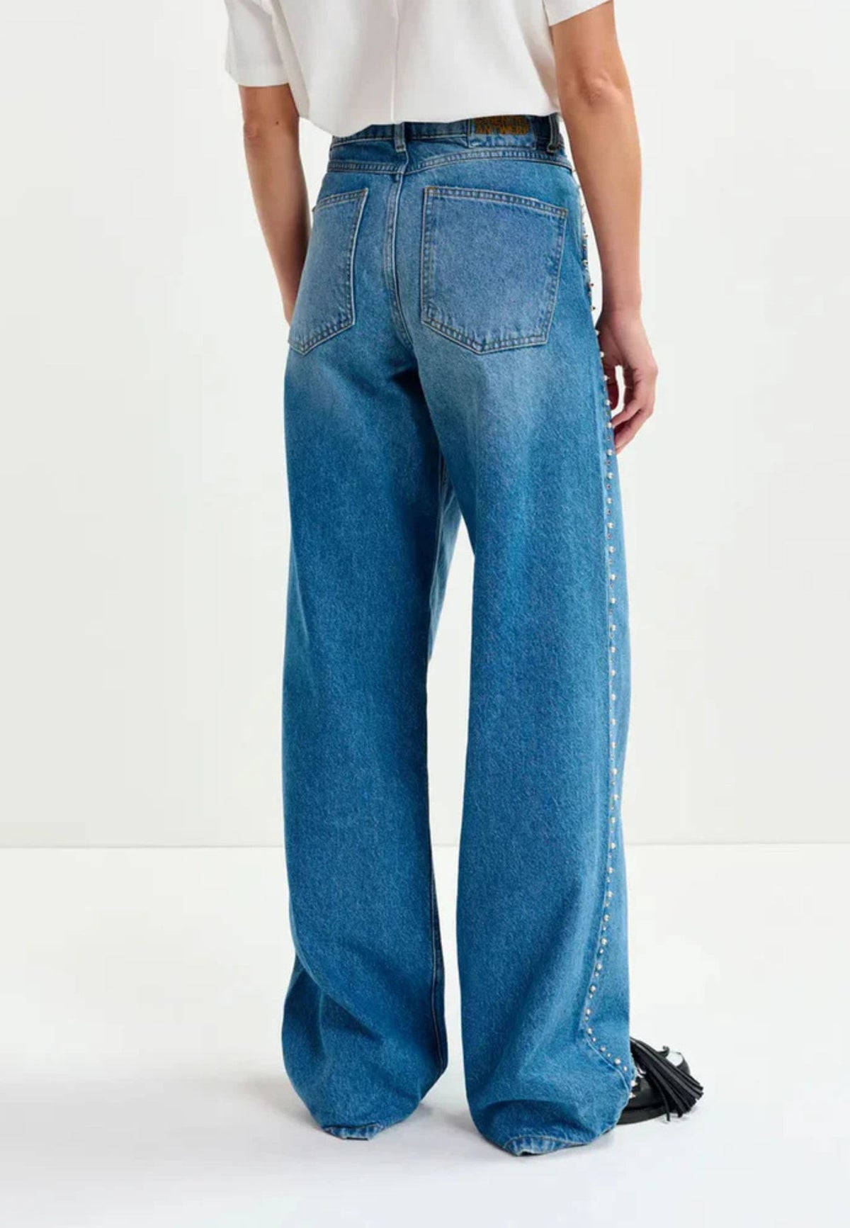 Jeans in denim con perle e borchie - Essentiel Antwerp