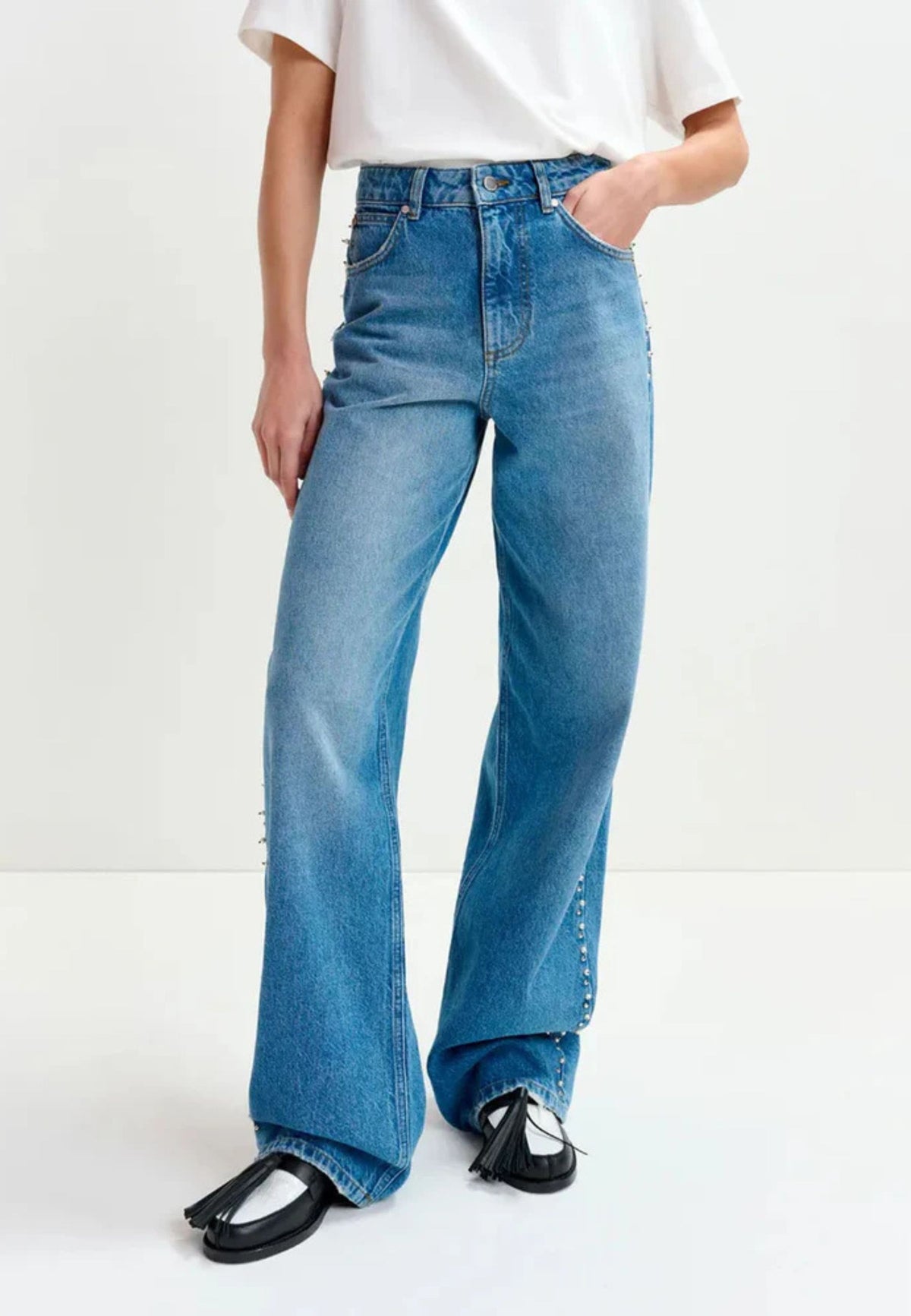 Jeans in denim con perle e borchie - Essentiel Antwerp