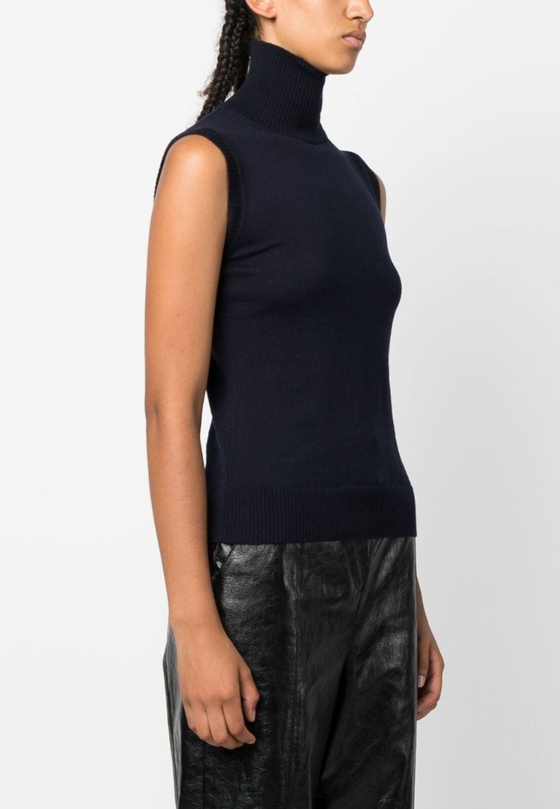 Sportmax - Maglia a lupetto smanicata in pura lana vergine