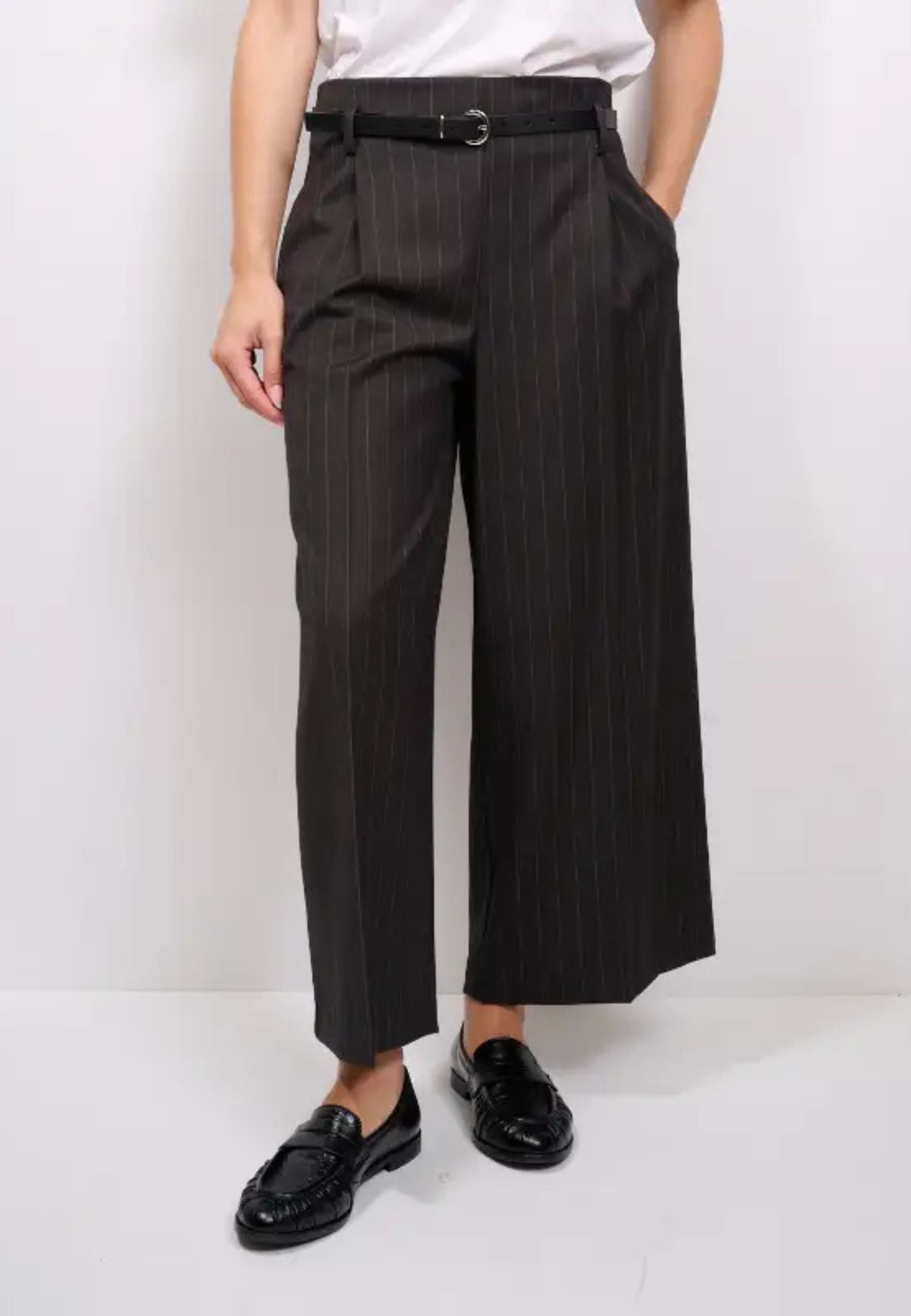 Tensione In - Pantalone gessato con cintura