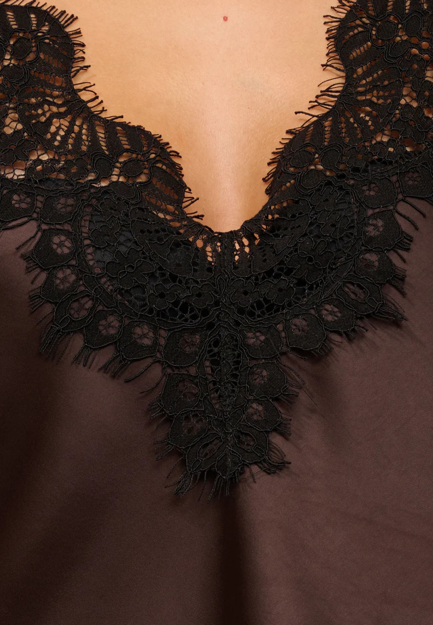 Tensione In Top Satin con Pizzo