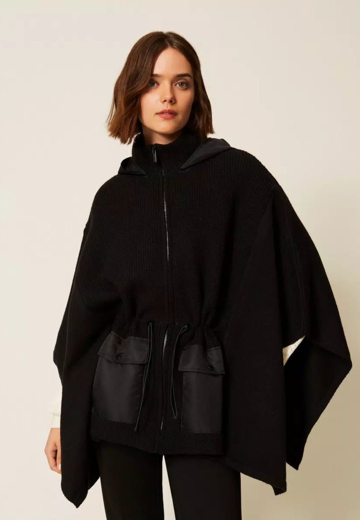 Poncho Twinset in maglia con cappuccio