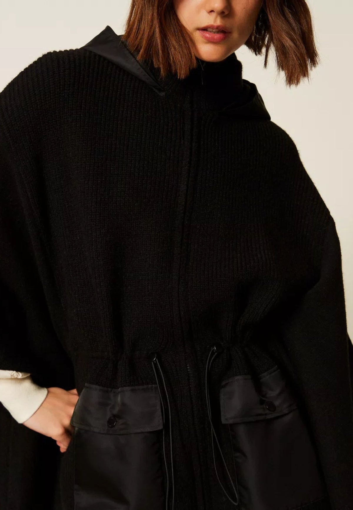 Poncho Twinset in maglia con cappuccio