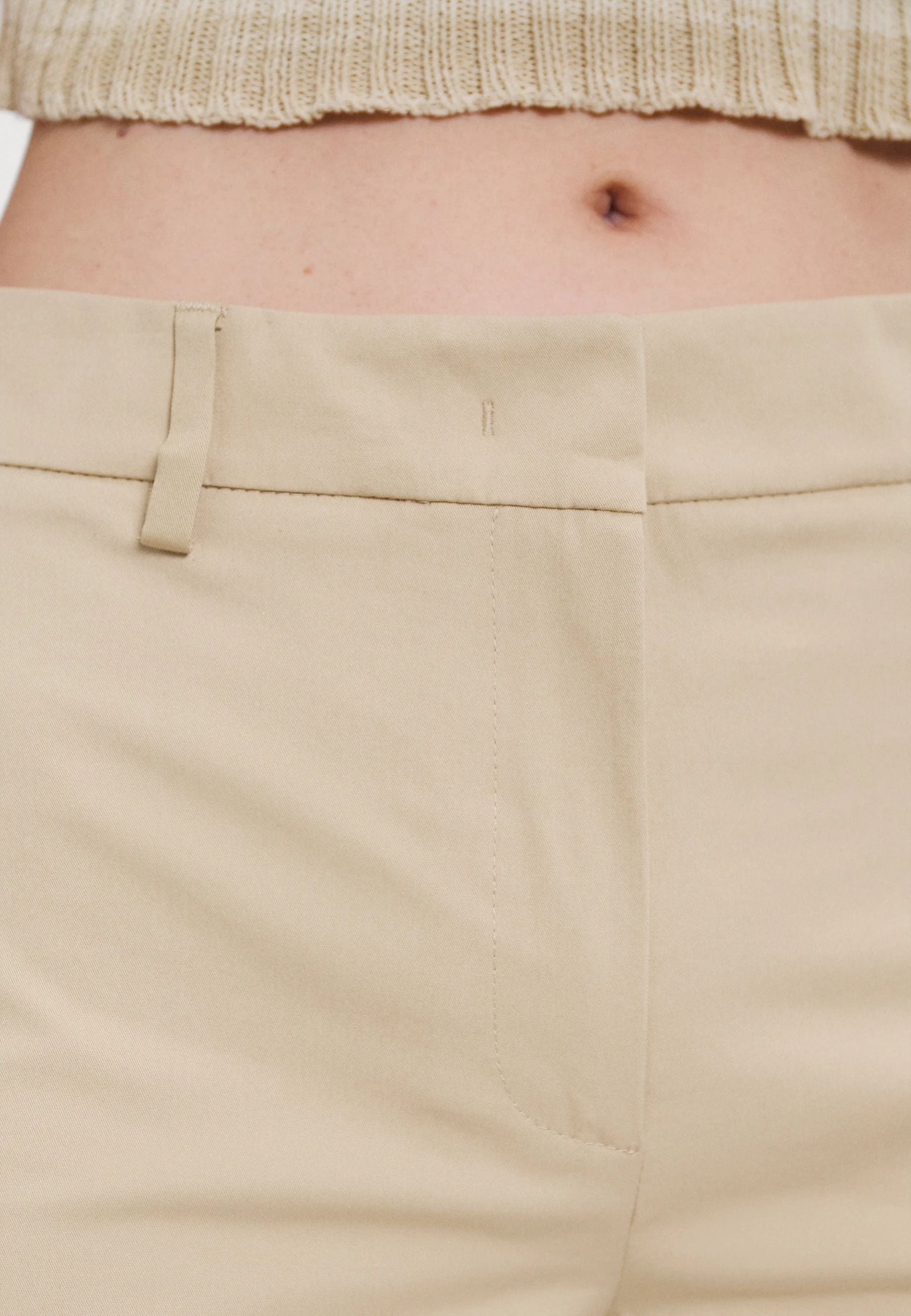 Pantalone slim fit in gabardina stretch