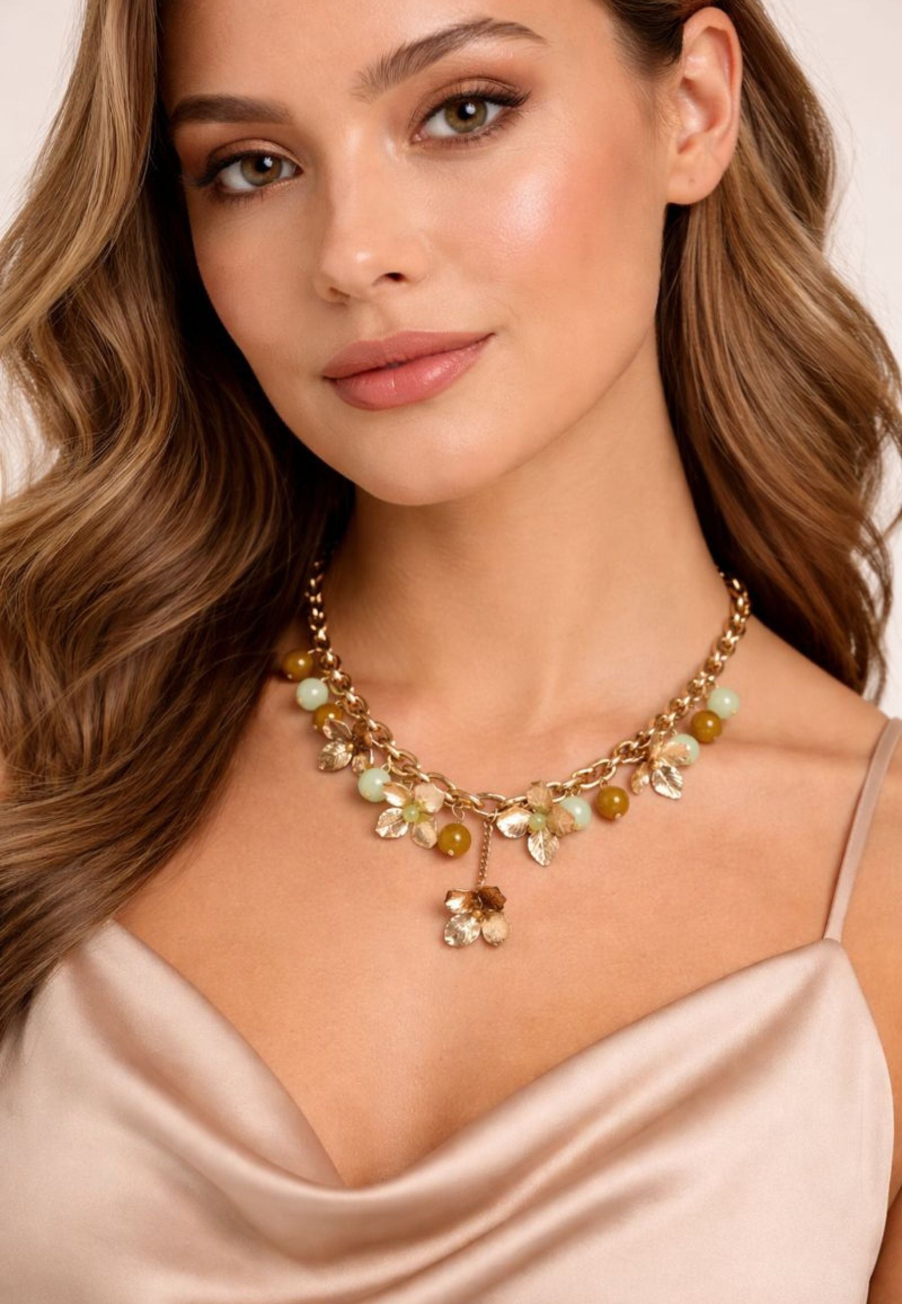 Collana a catena con charms floreali