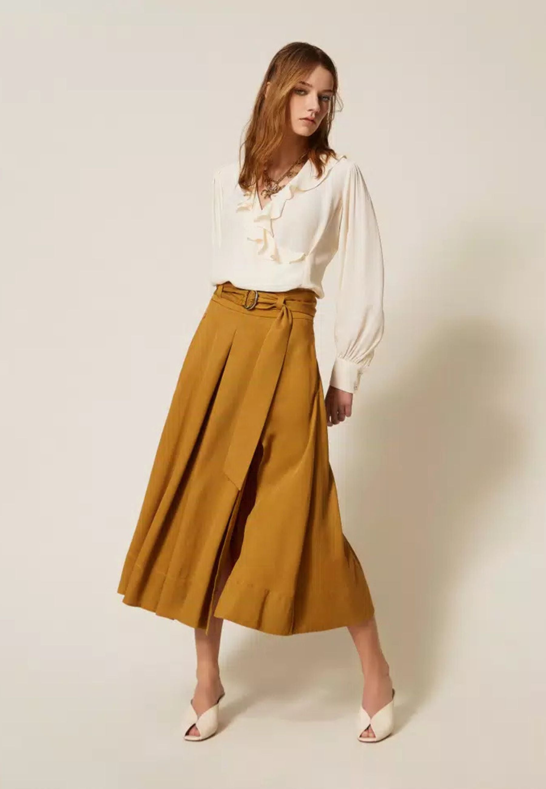 Blusa in crêpe de Chine con volant