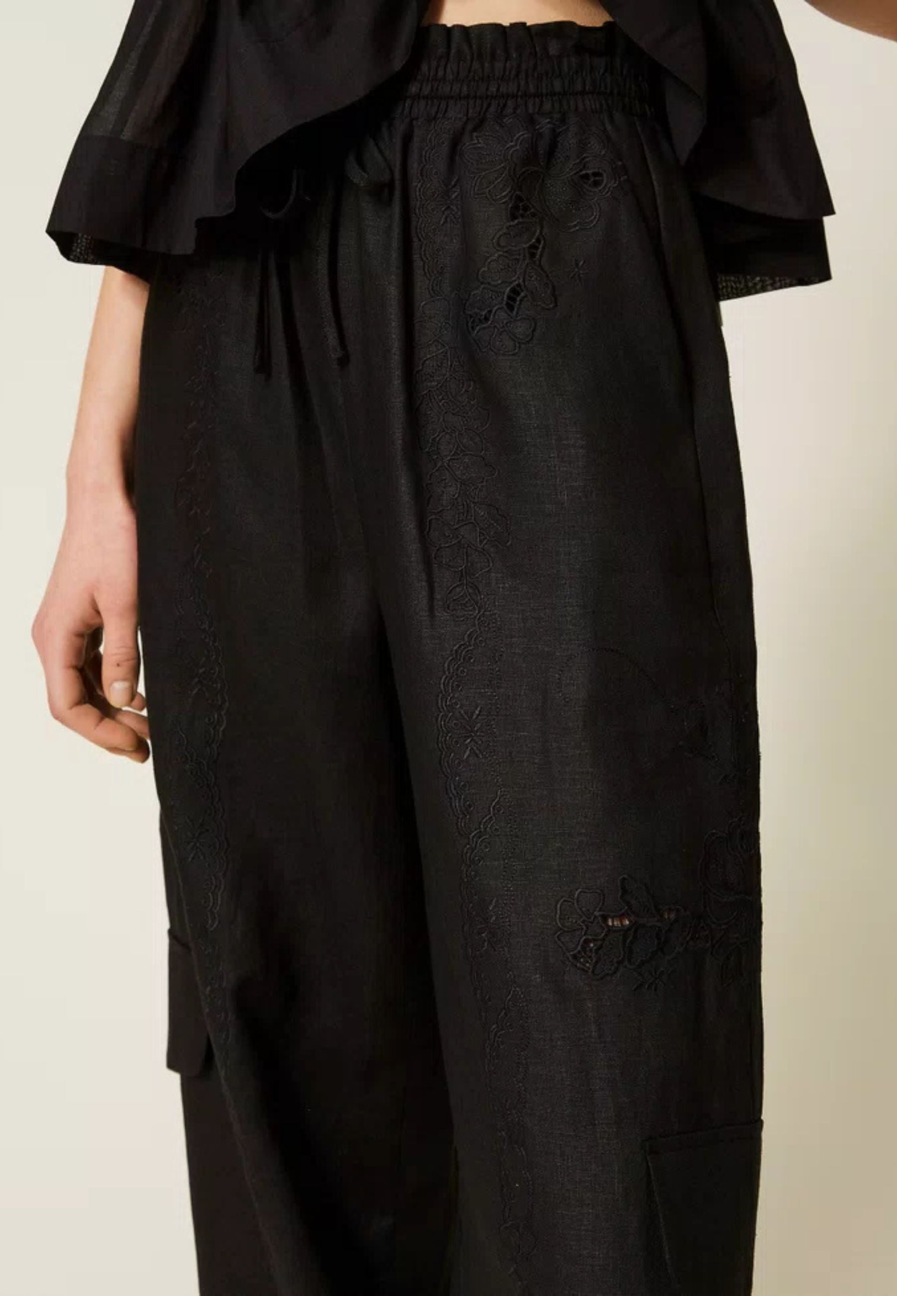 Pantaloni joggers in lino e sangallo