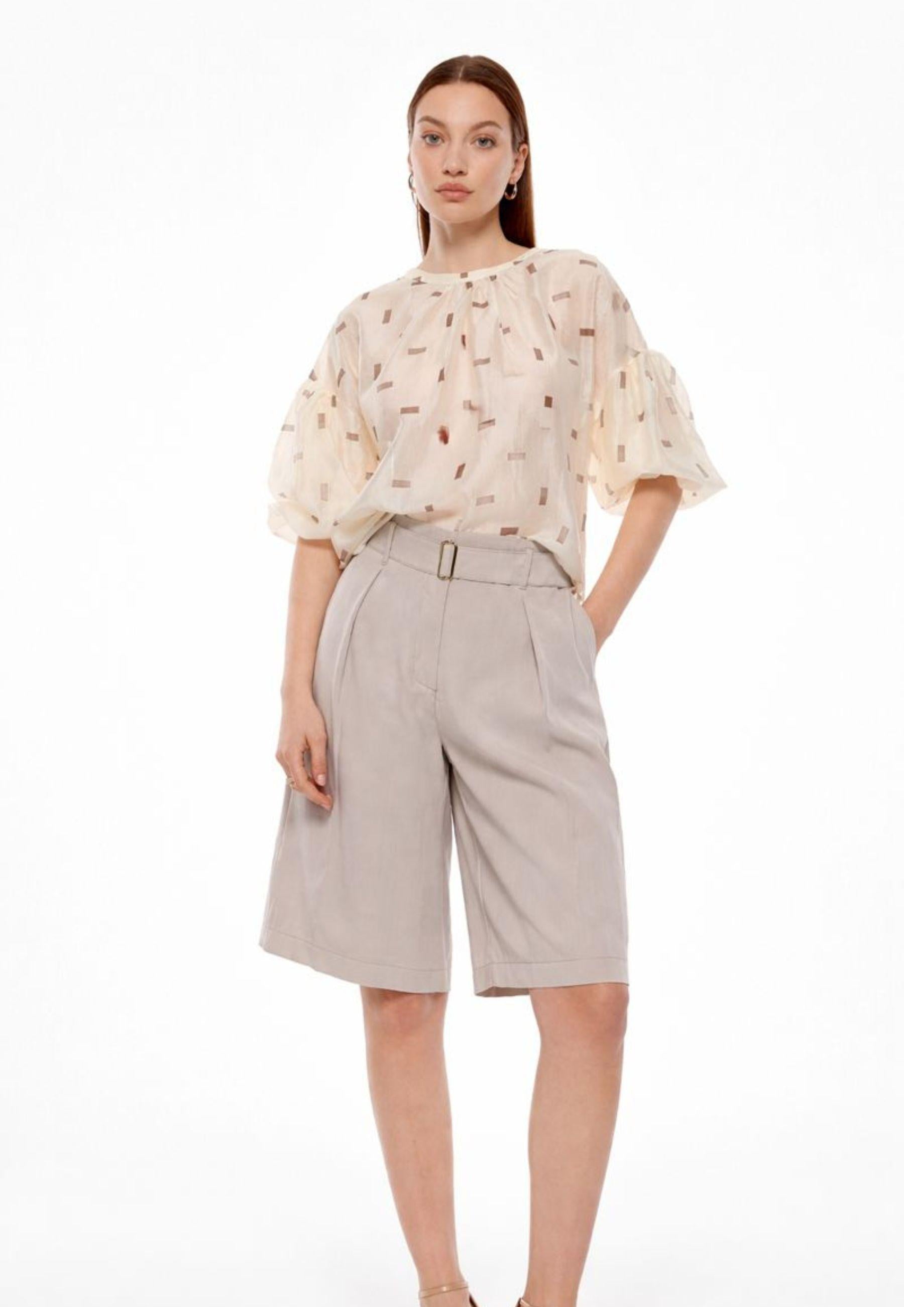 Bermuda oversize al ginocchio con cintura