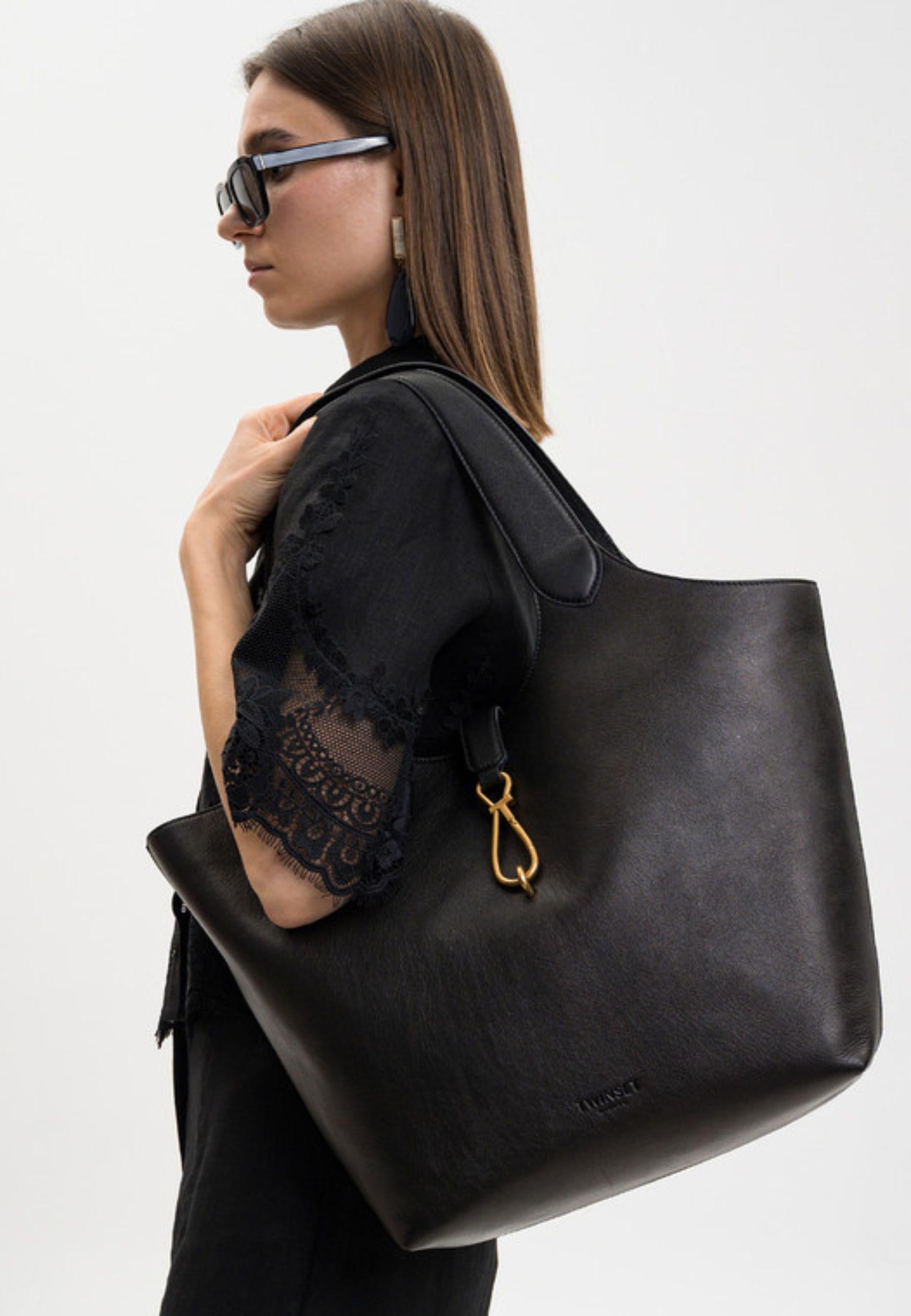 Borsa Tote Grande in Vera Pelle con Chiusura a Moschettone