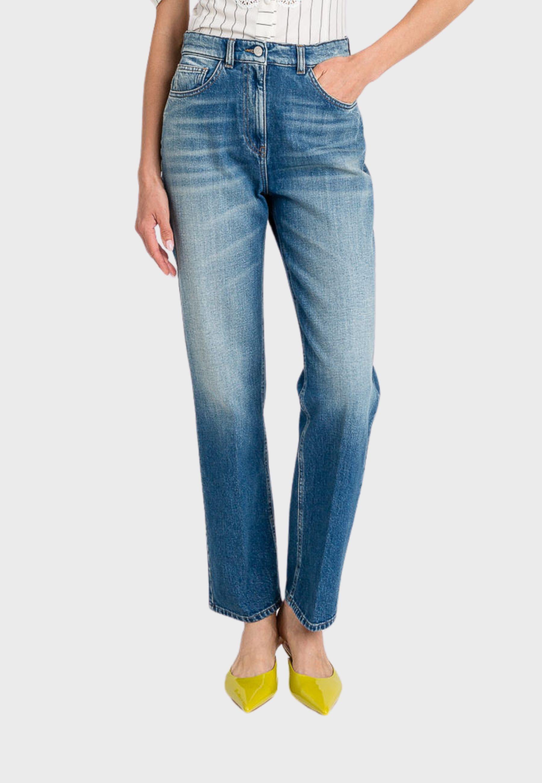 Jeans blu con ricamo del logo