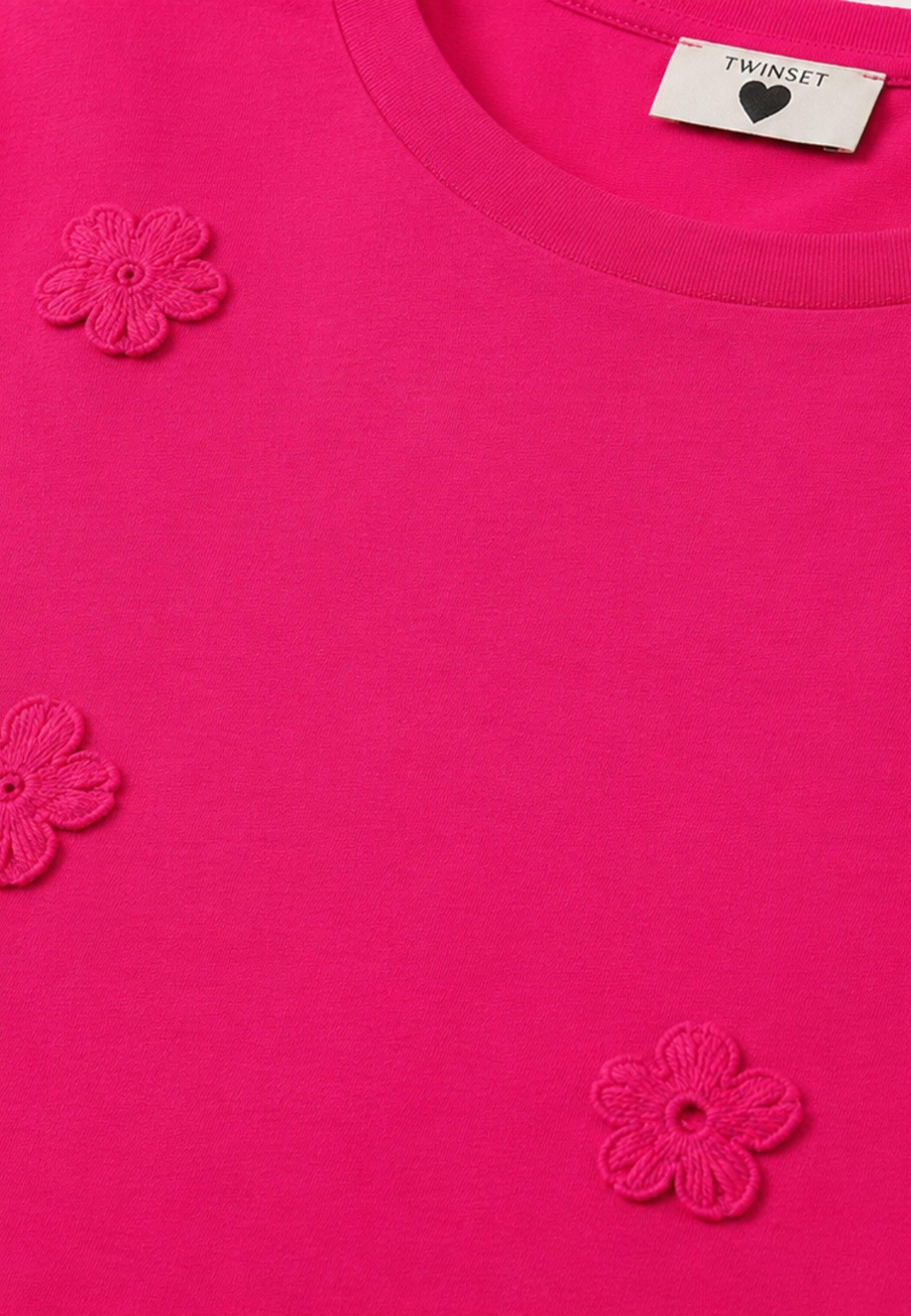 T-shirt fitted con fiori crochet