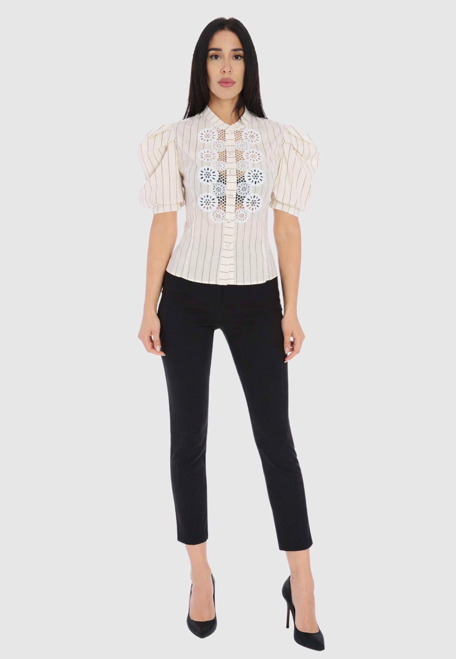 Camicia in popeline a righe con macramè