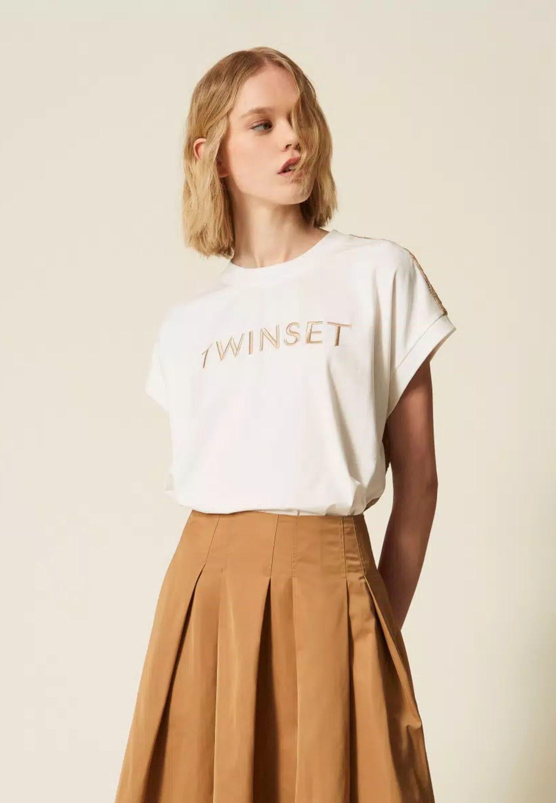 T-shirt Twinset con Pizzo e Logo Ricamato