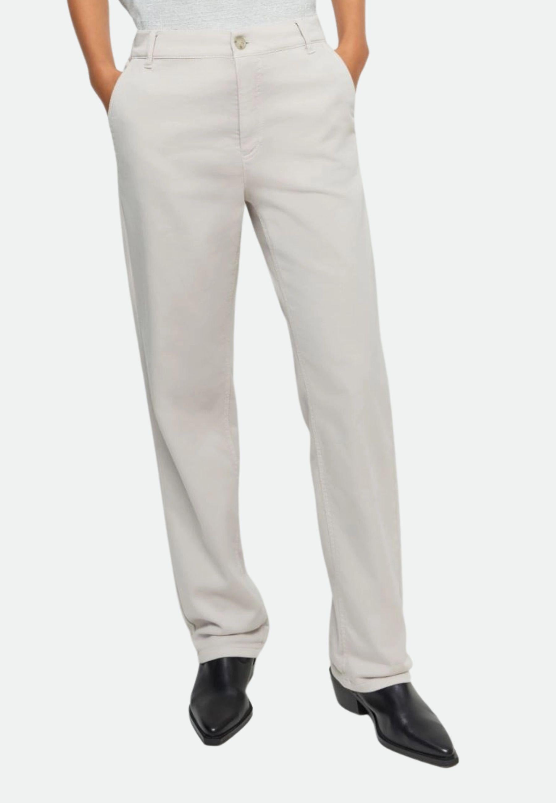 Pantaloni semiaderenti