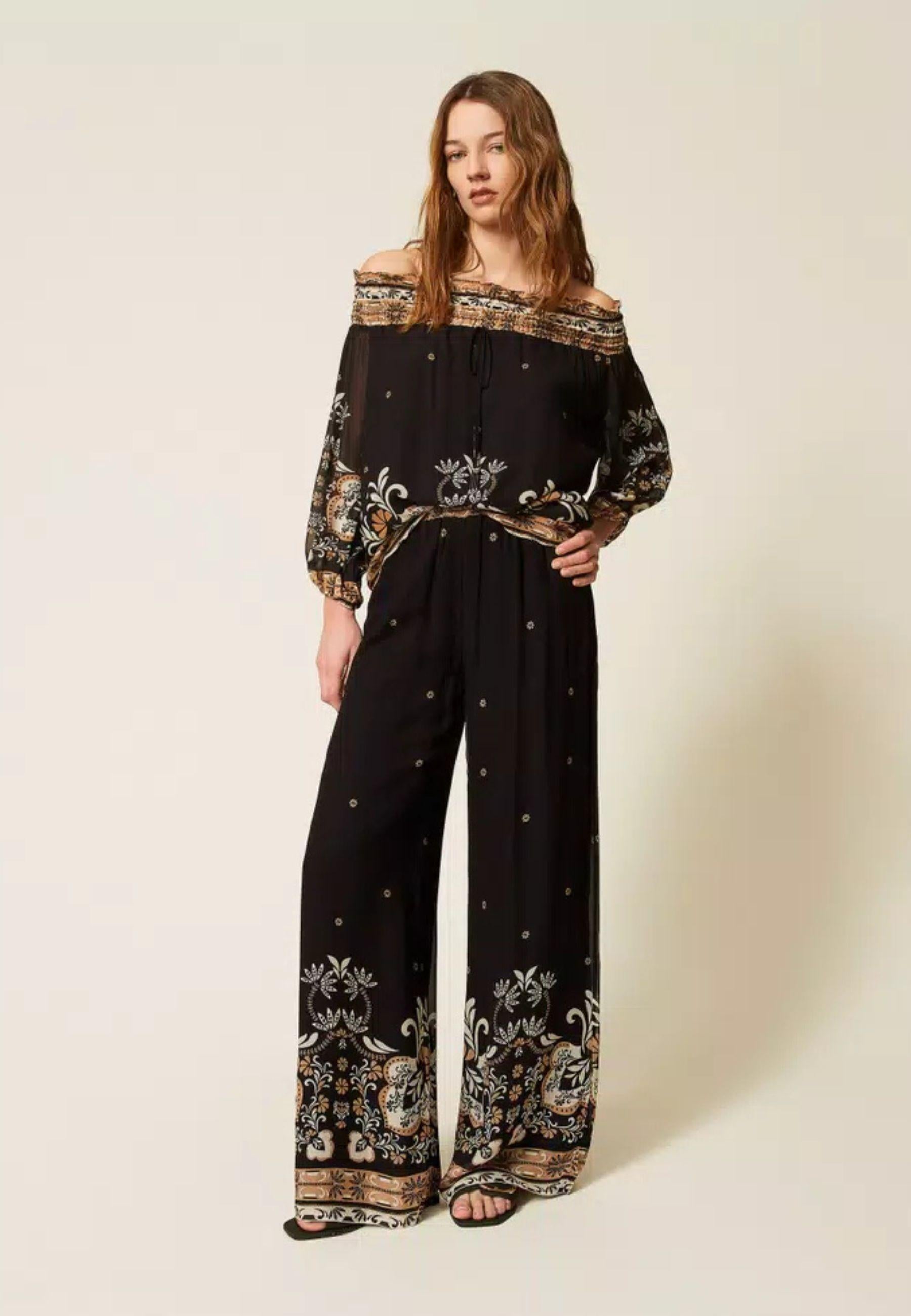 Pantaloni ampi in georgette stampata effetto foulard