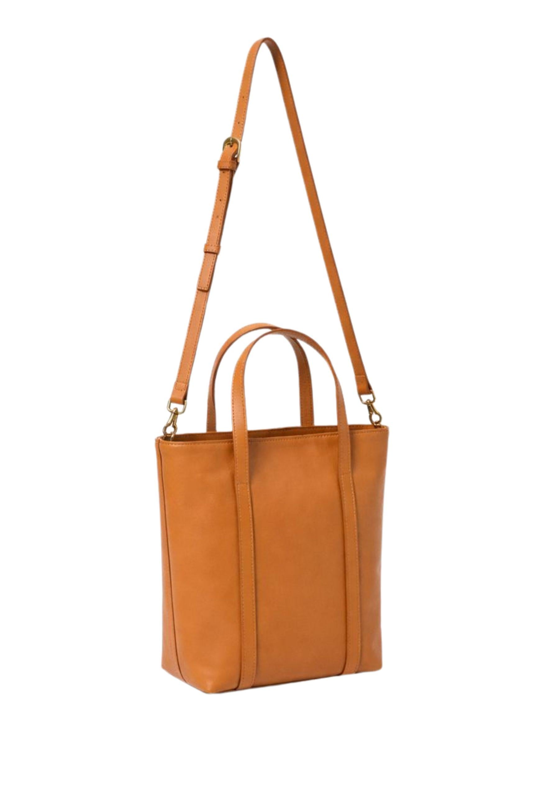 Borsa shopper in pelle con charm