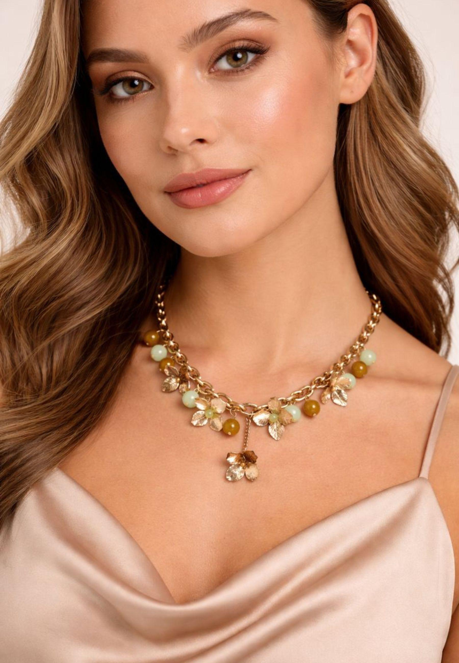 Collana a catena con charms floreali