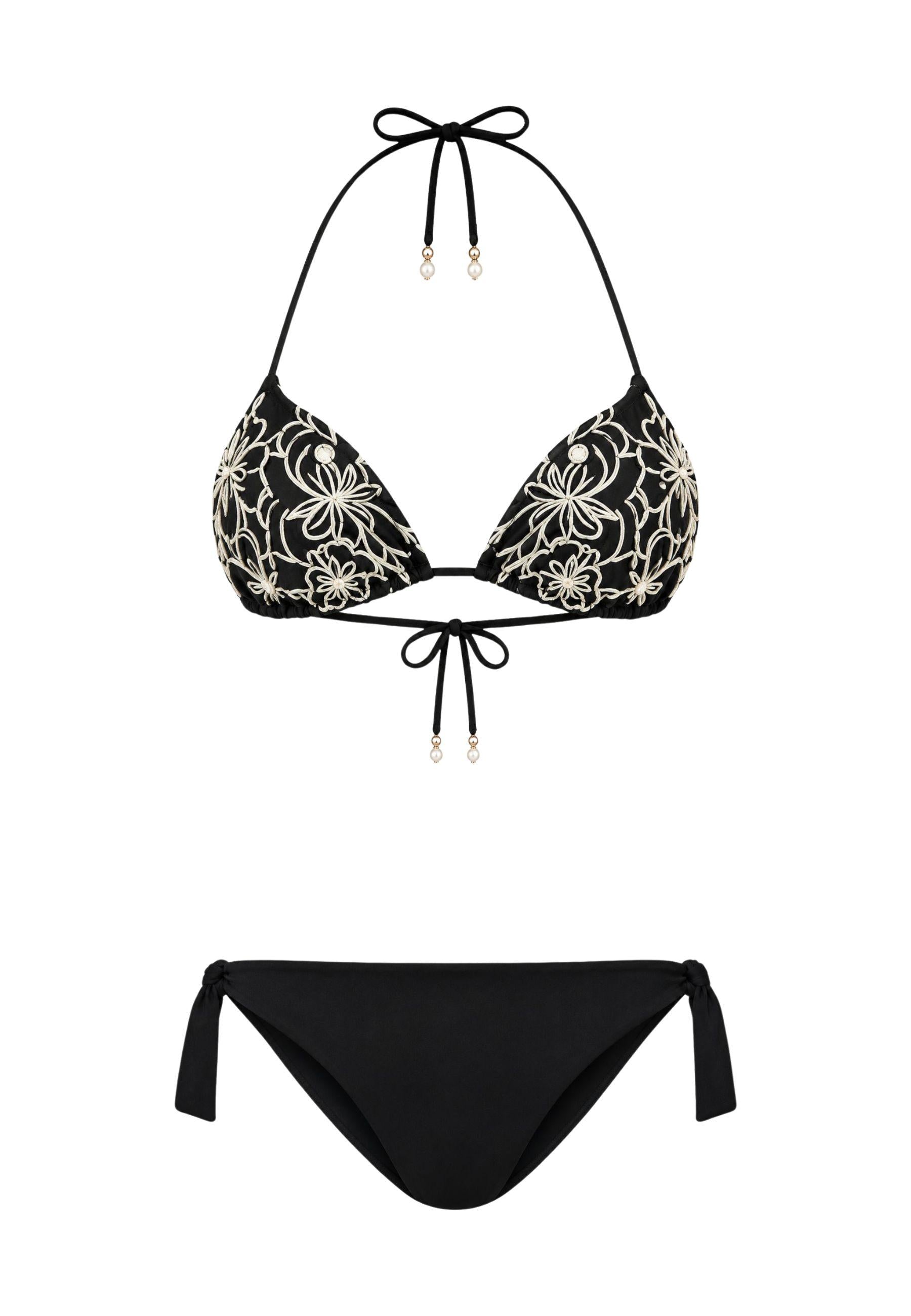 Bikini triangolo ricamato con tanga a laccetti