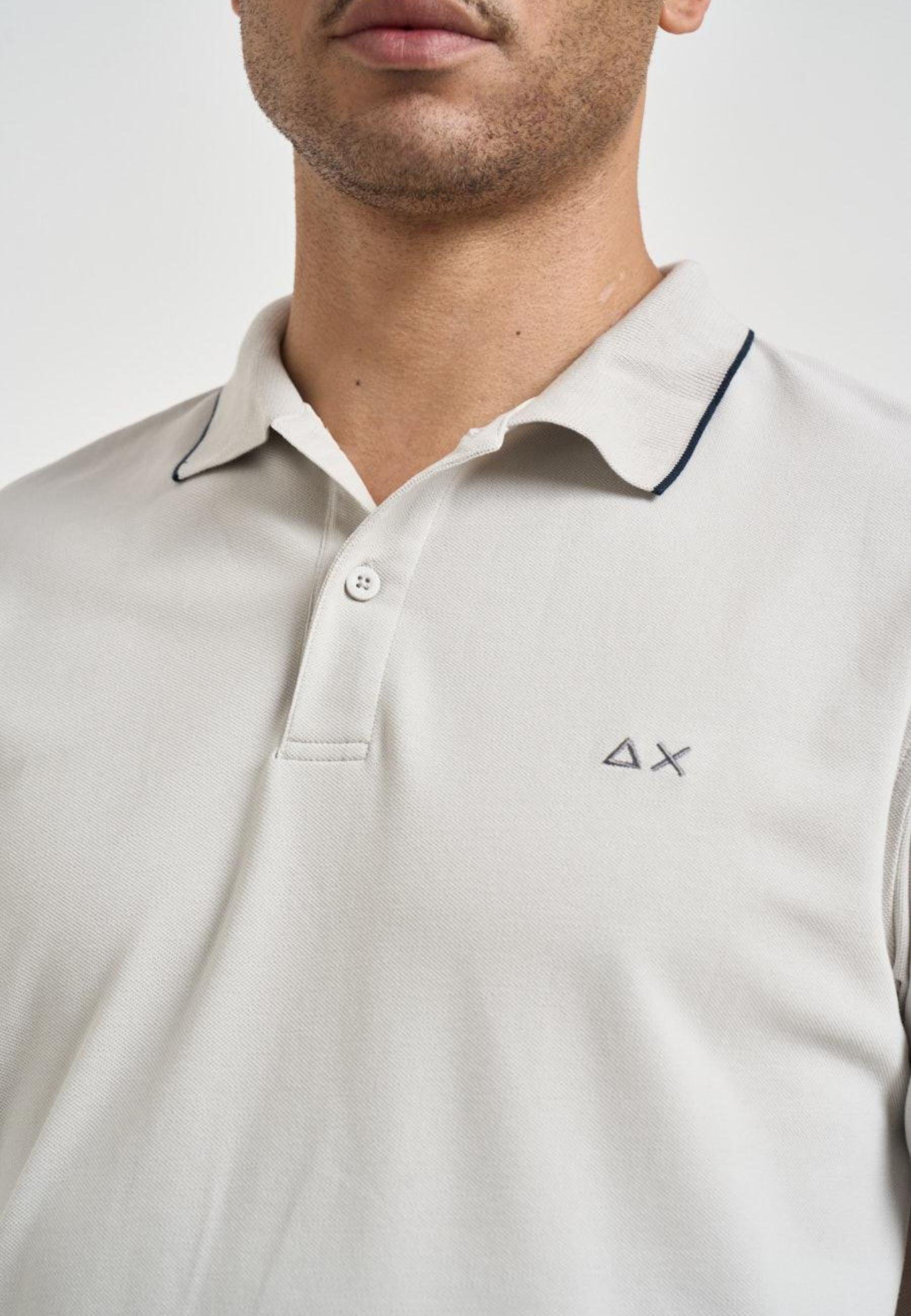 Polo con dettagli a contrasto in cotone grigio chiaro