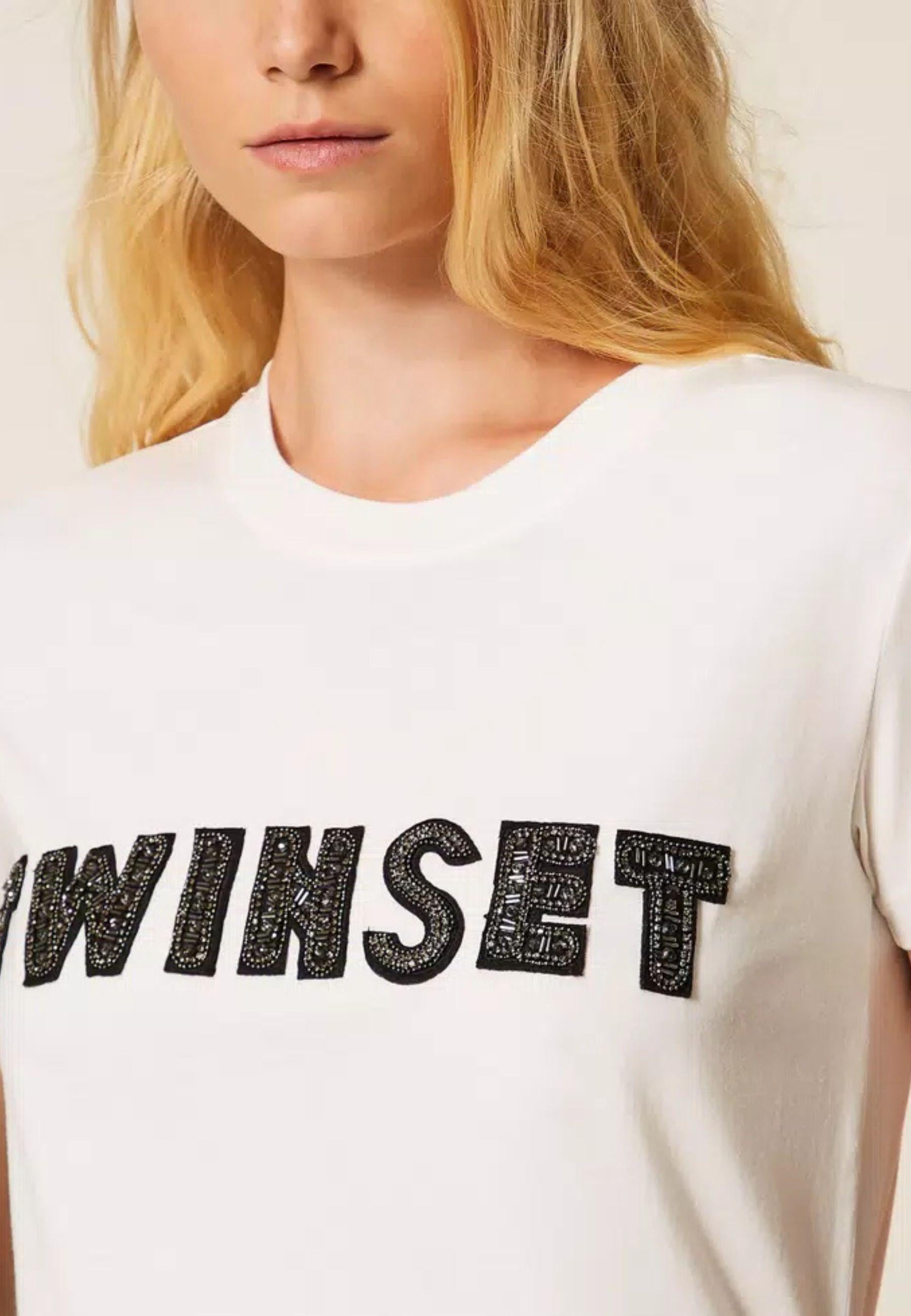 T-shirt con Logo Patch Ricamato