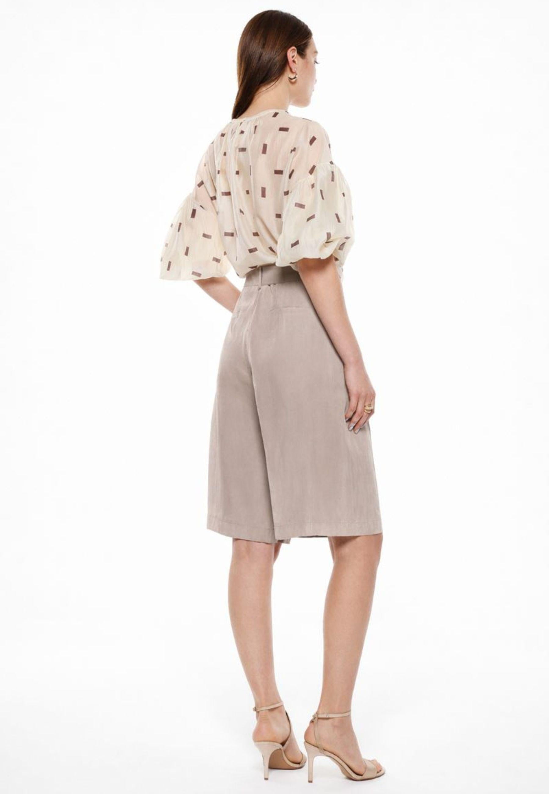 Bermuda oversize al ginocchio con cintura