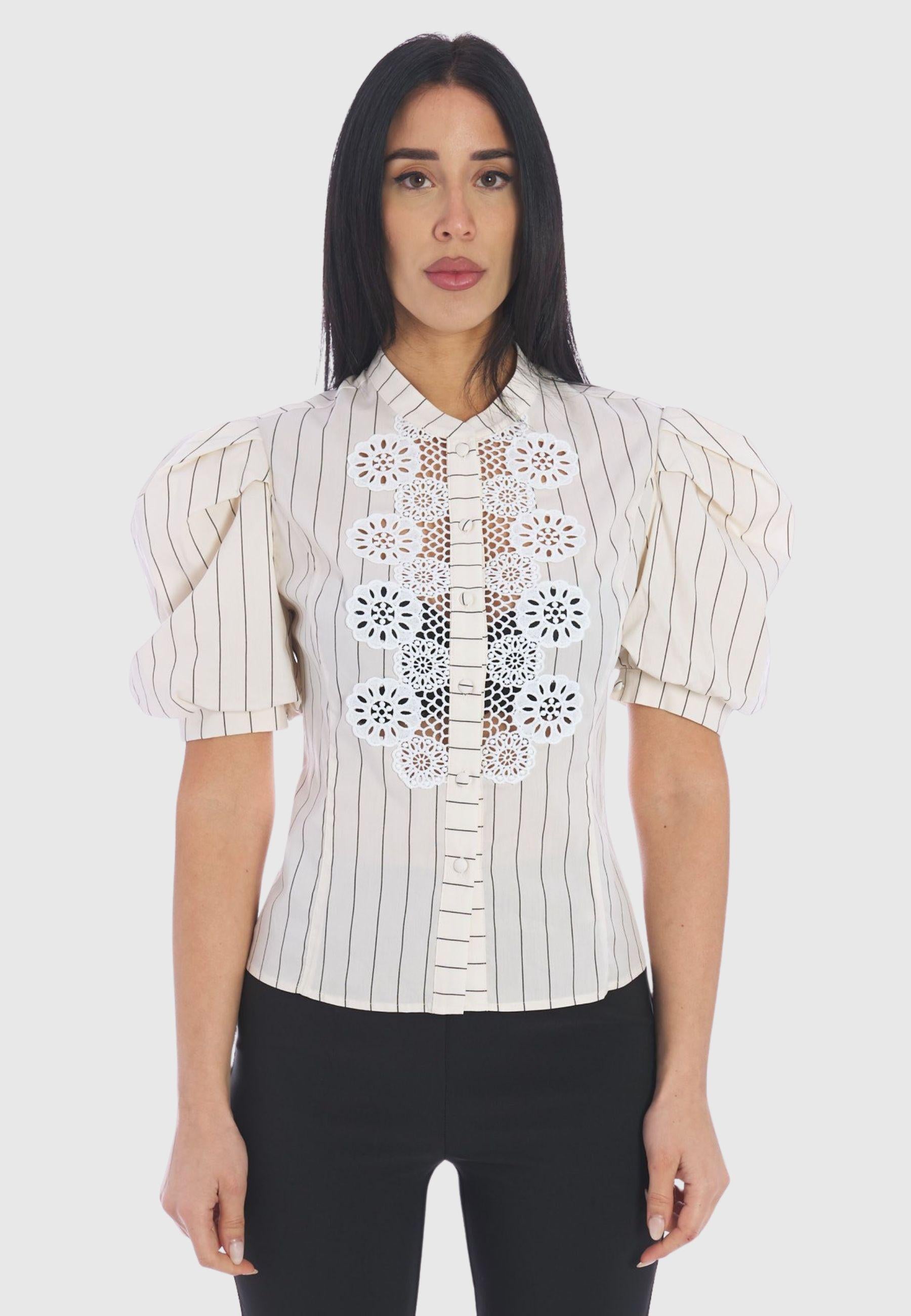 Camicia in popeline a righe con macramè