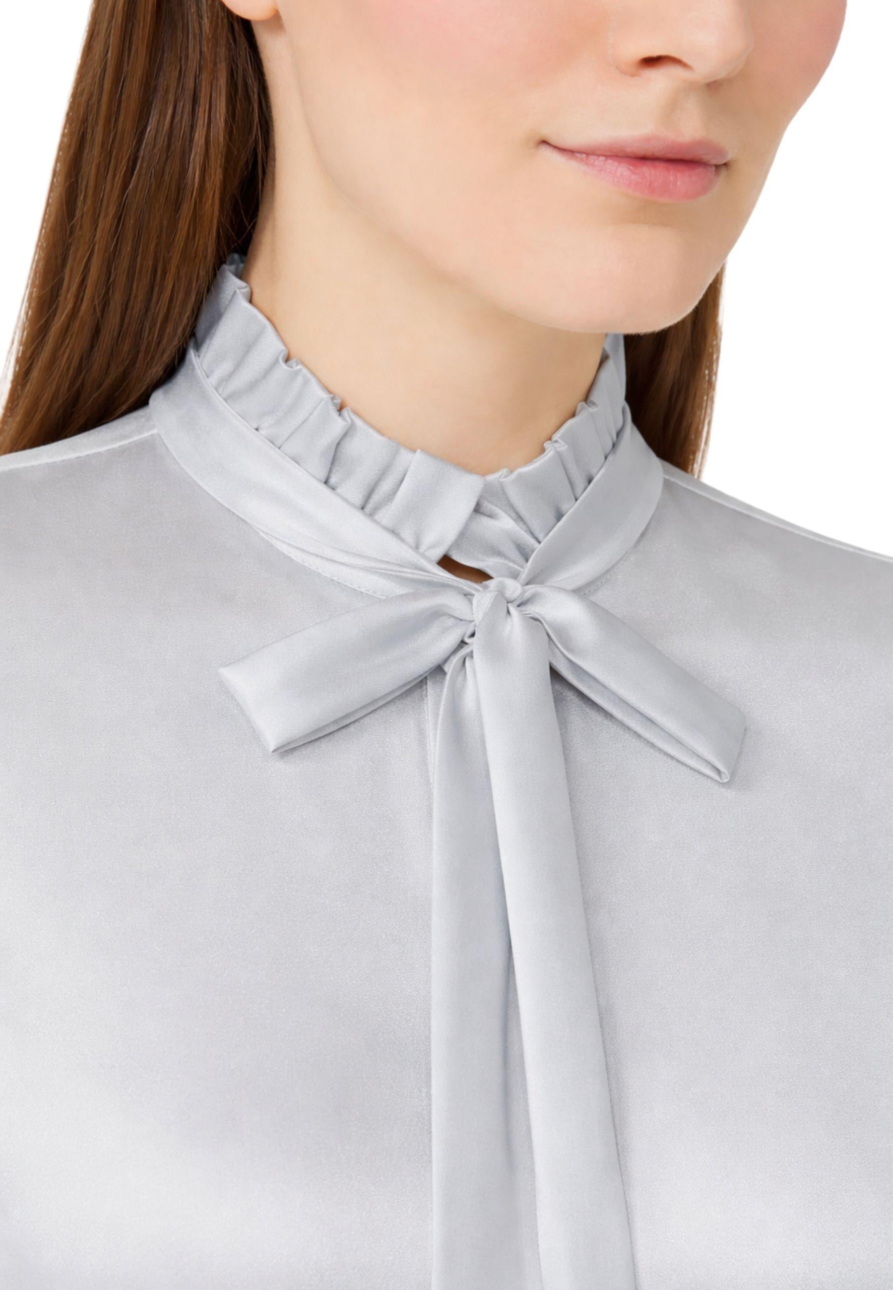 Blusa in raso di seta stretch con fiocco - Grigio perla