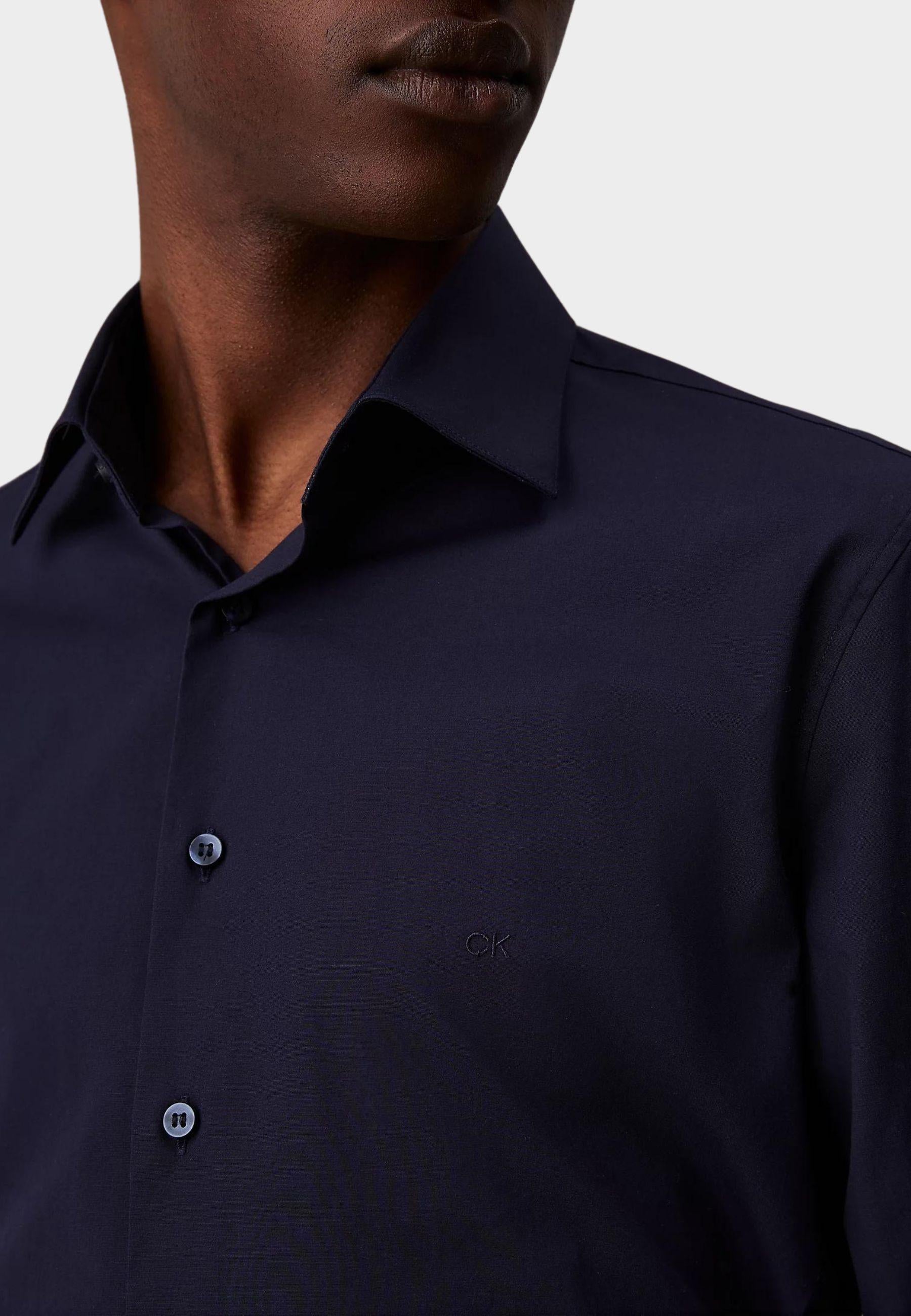 Camicia aderente elasticizzata in popeline