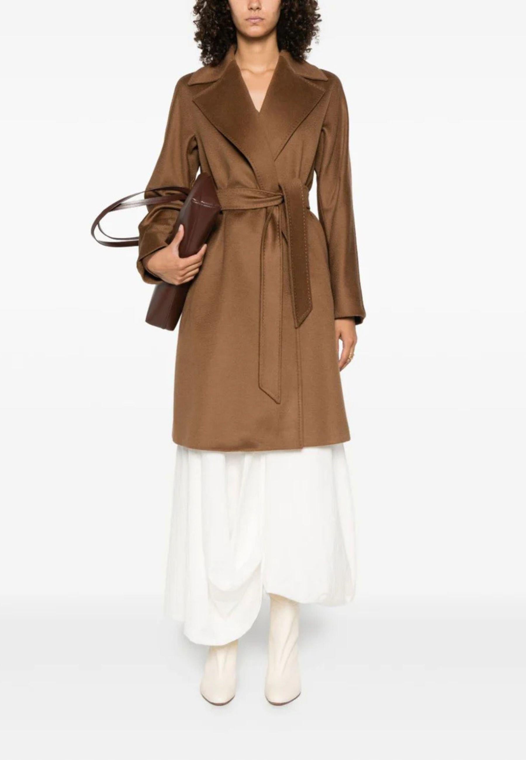 Cappotto midi a vestaglia in lana vergine