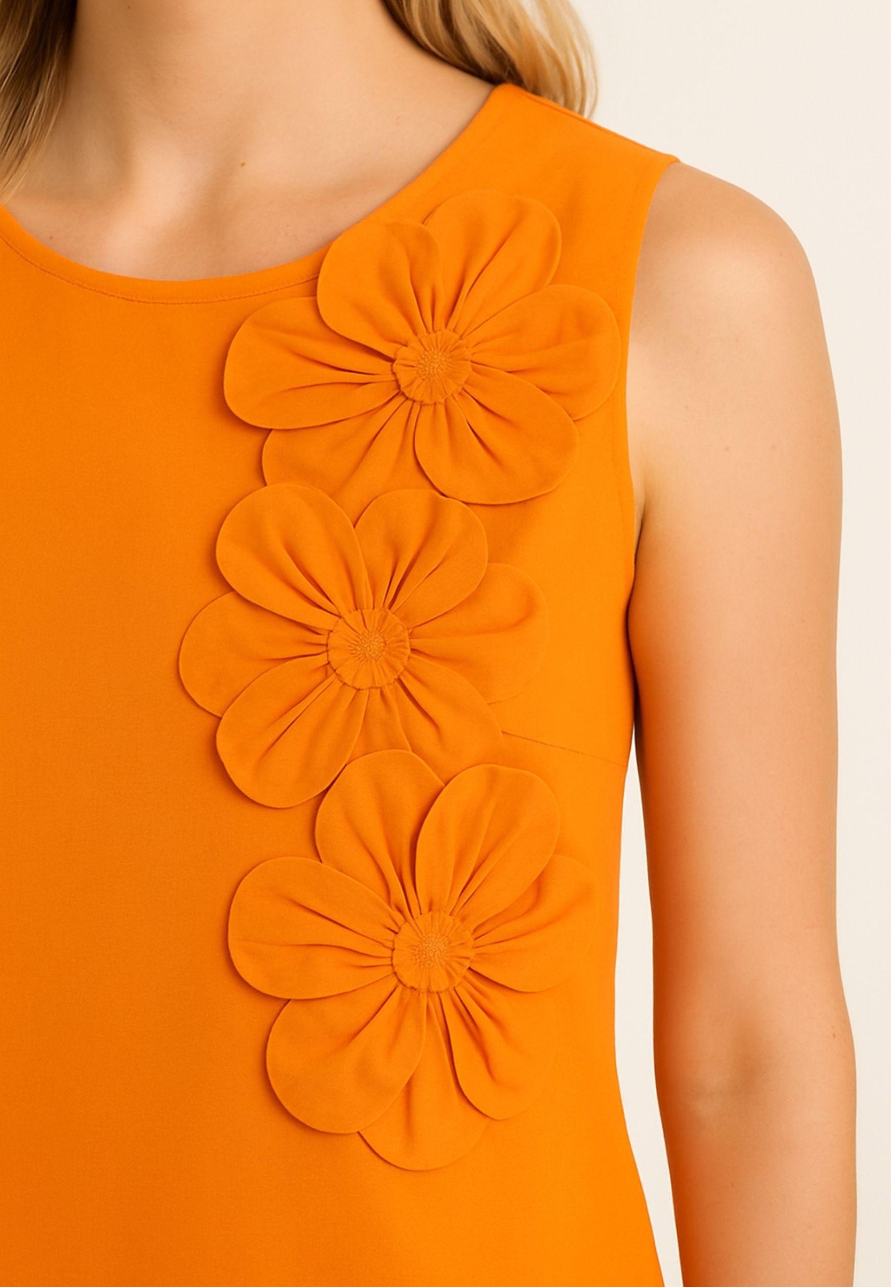 Canotta con fiori applicati