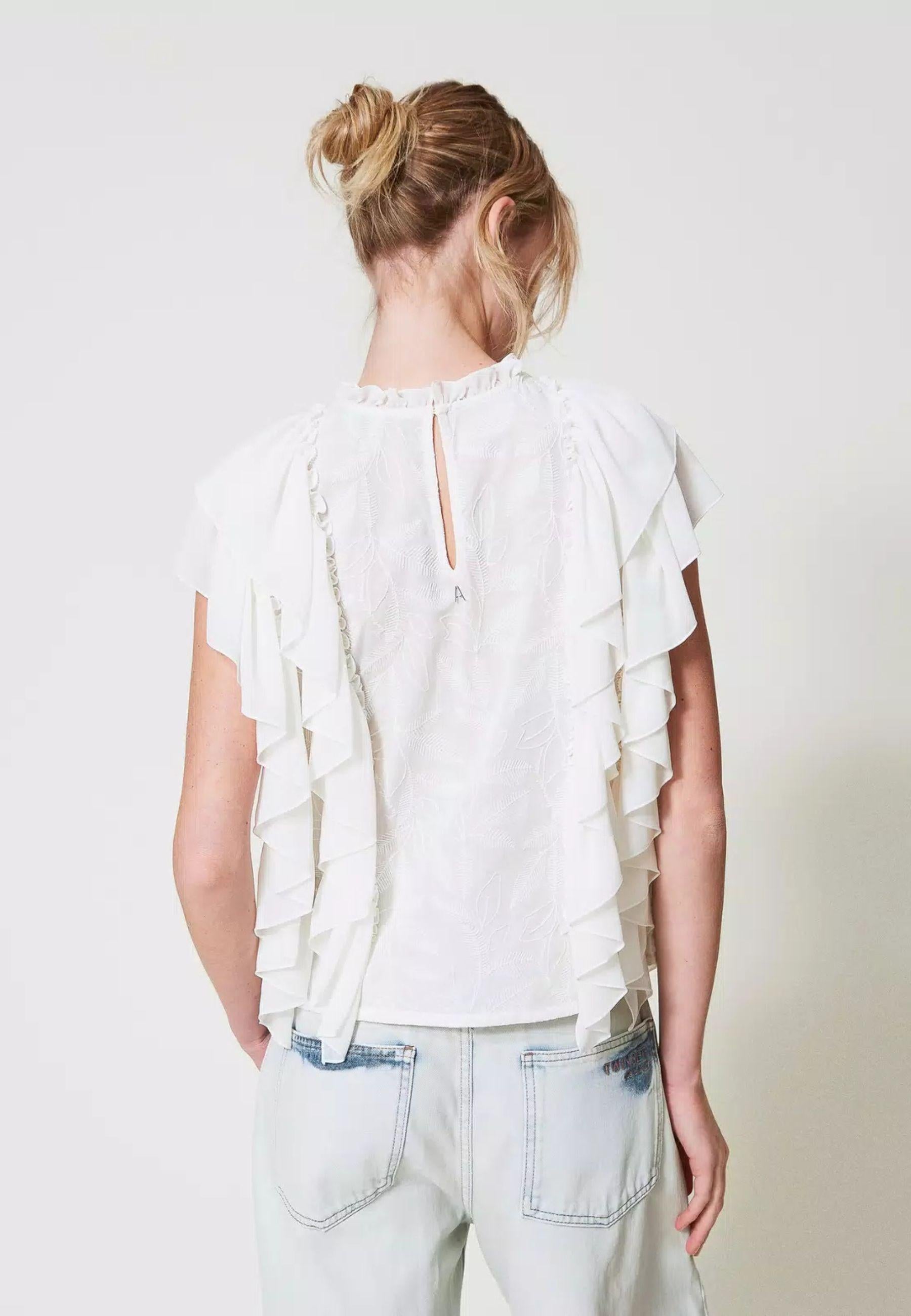 Blusa in mussola con volant e ricamo - Actitude