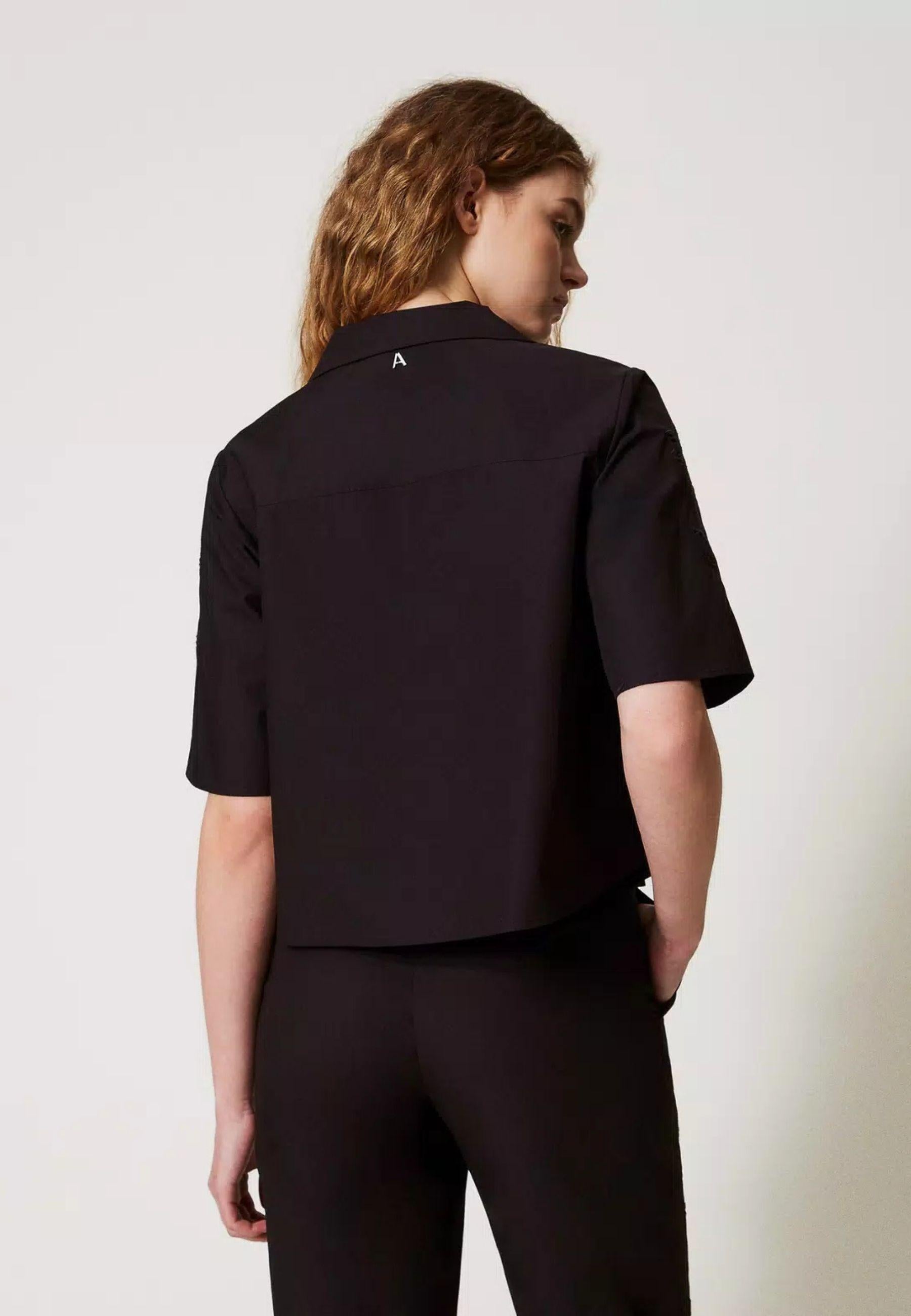 ACTITUDE Revive - Camicia cropped in popeline con ricamo
