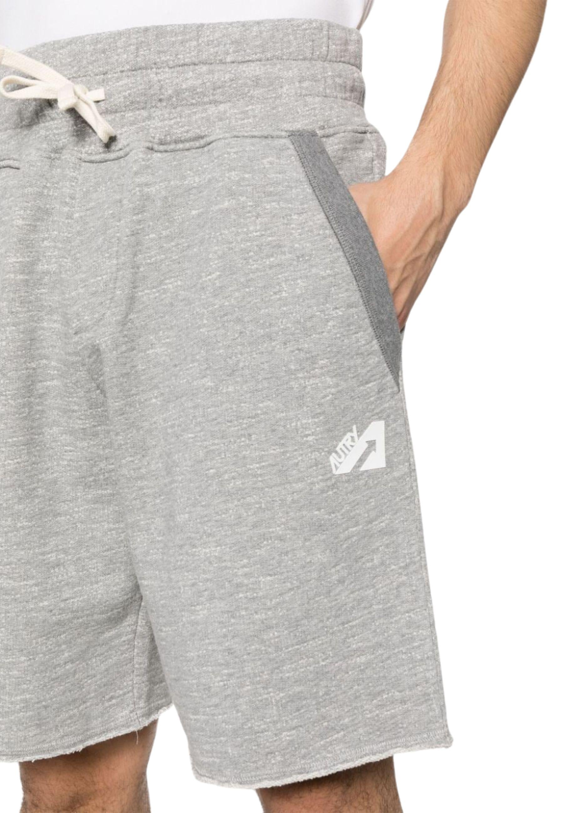 Shorts con applicazione