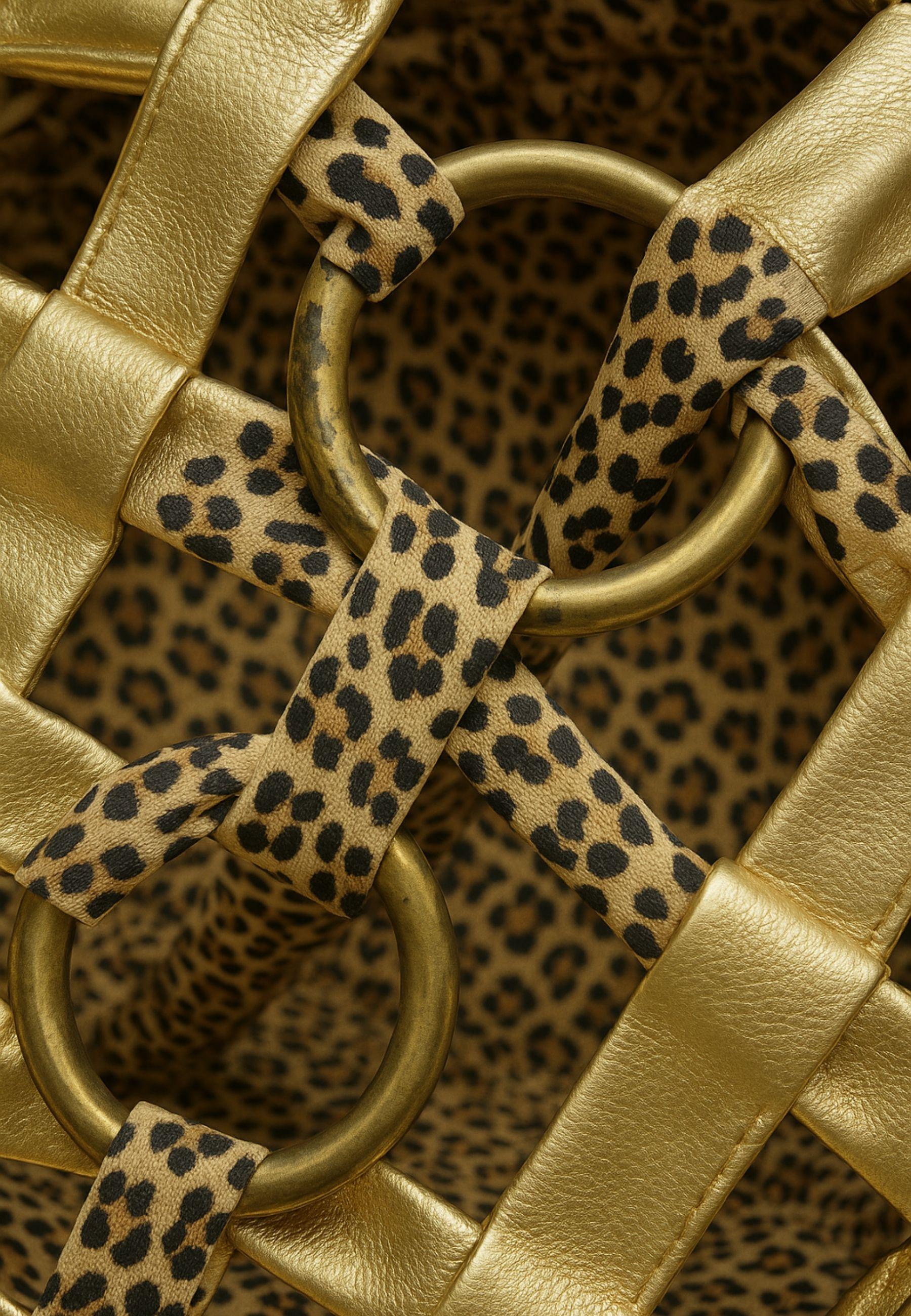 Borsa Mare Intrecciata Emamò - Eleganza Esotica in Oro e Animalier