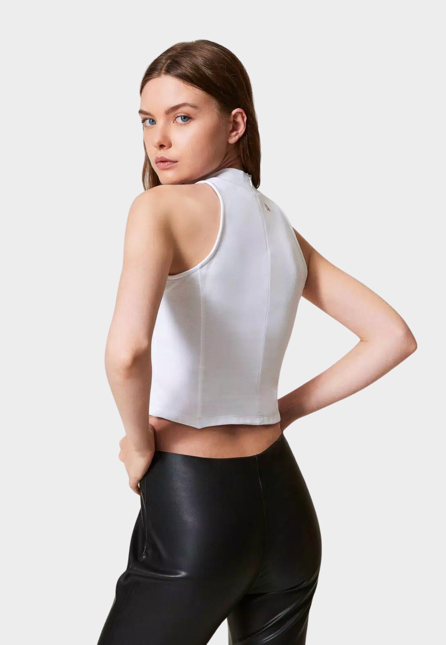 Top smanicato con collo alto in cotone interlock