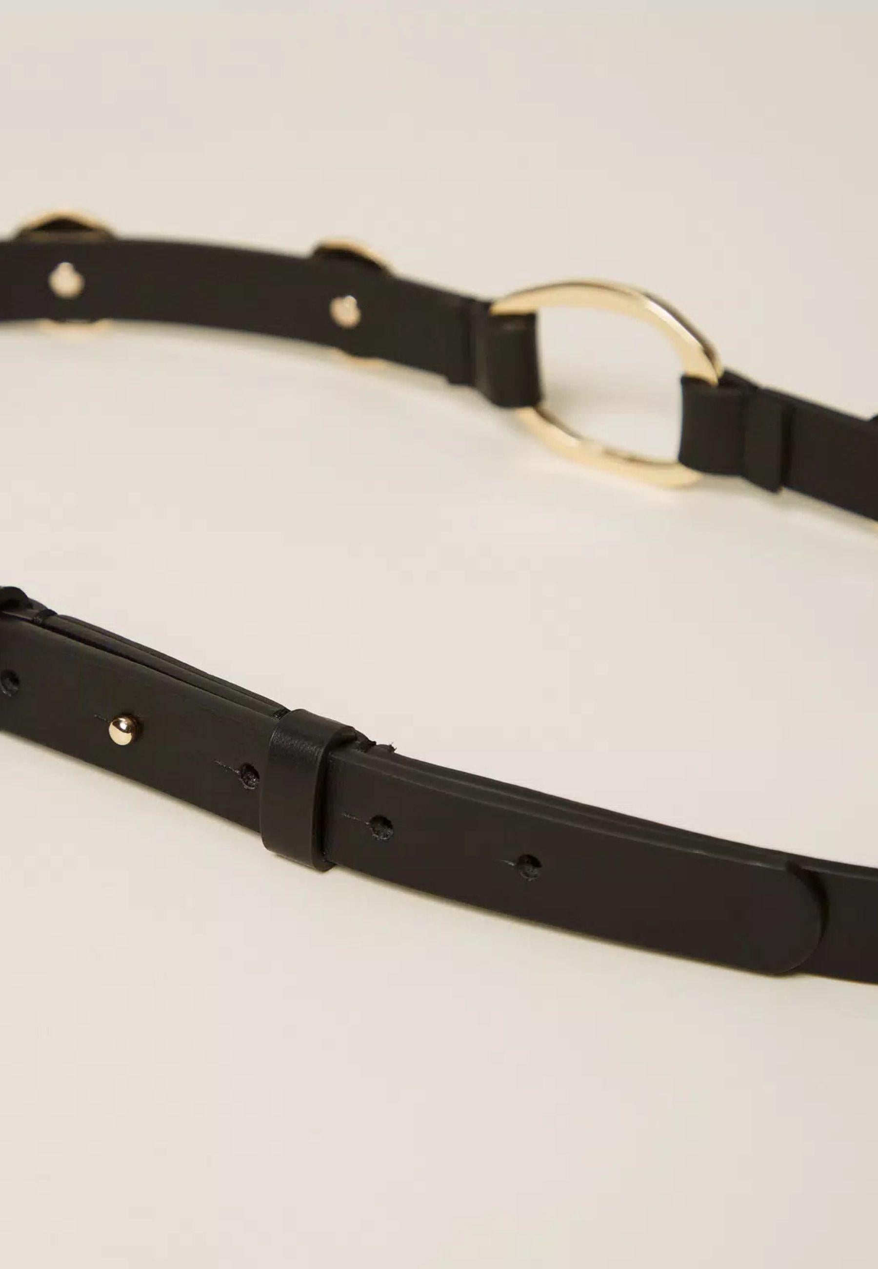 Cintura con anelli e borchie