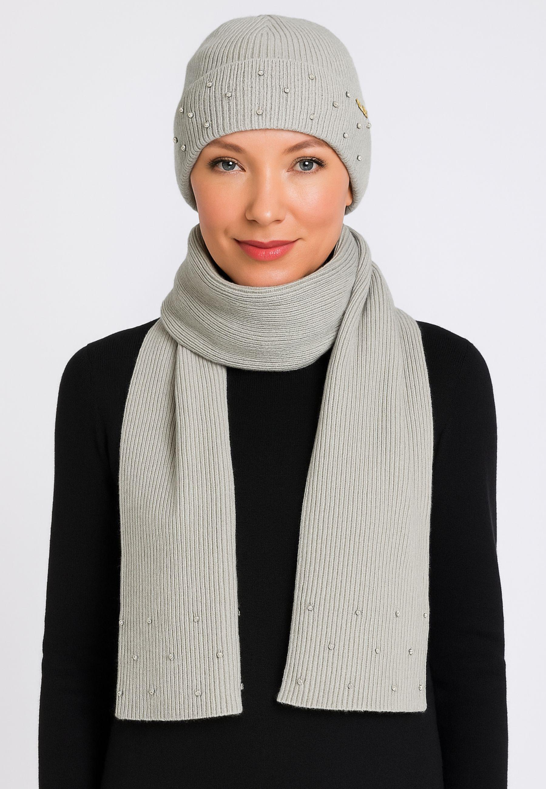 Cappello in maglia grigio con applicazioni gioiello
