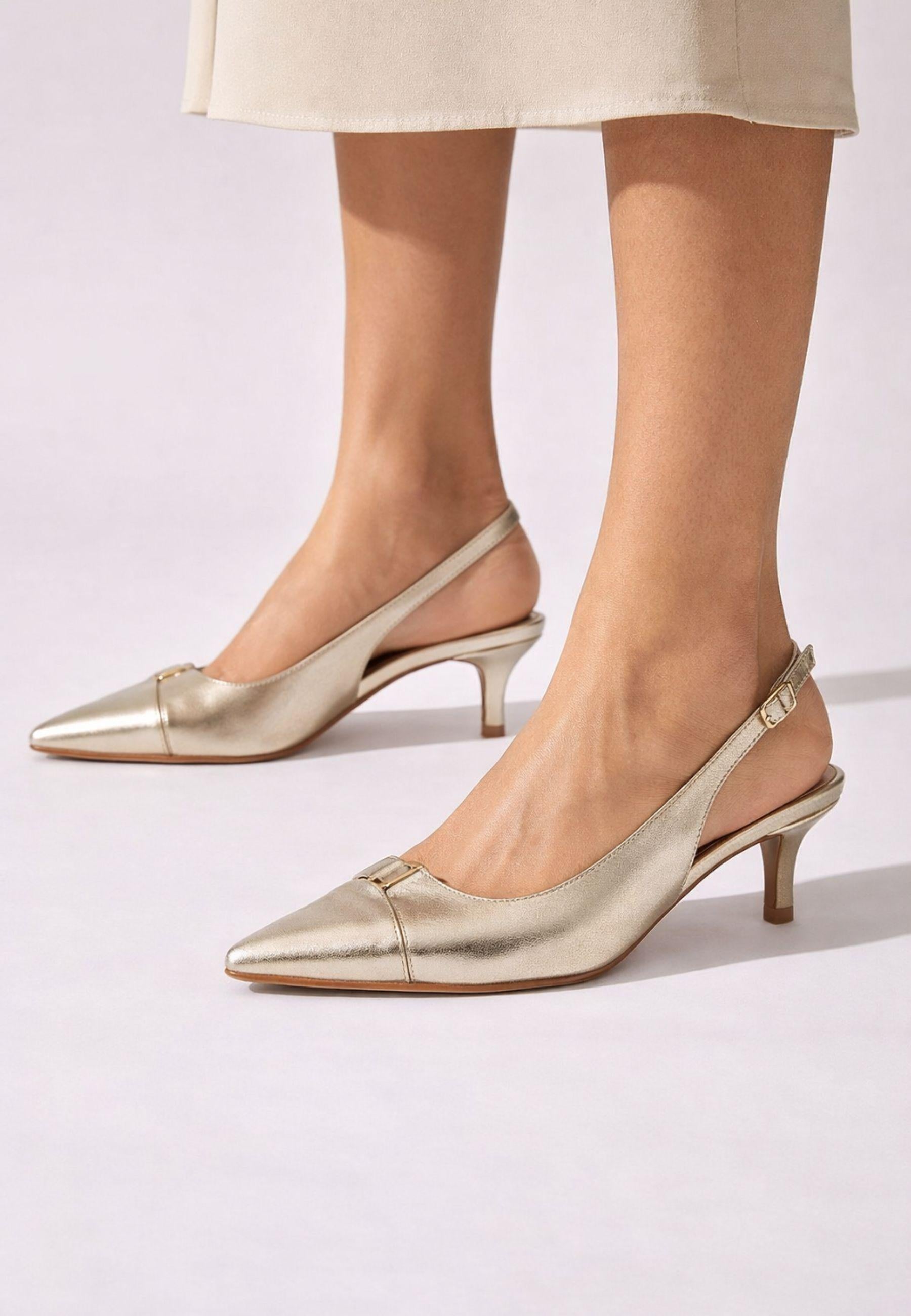 Décolleté sling back in pelle