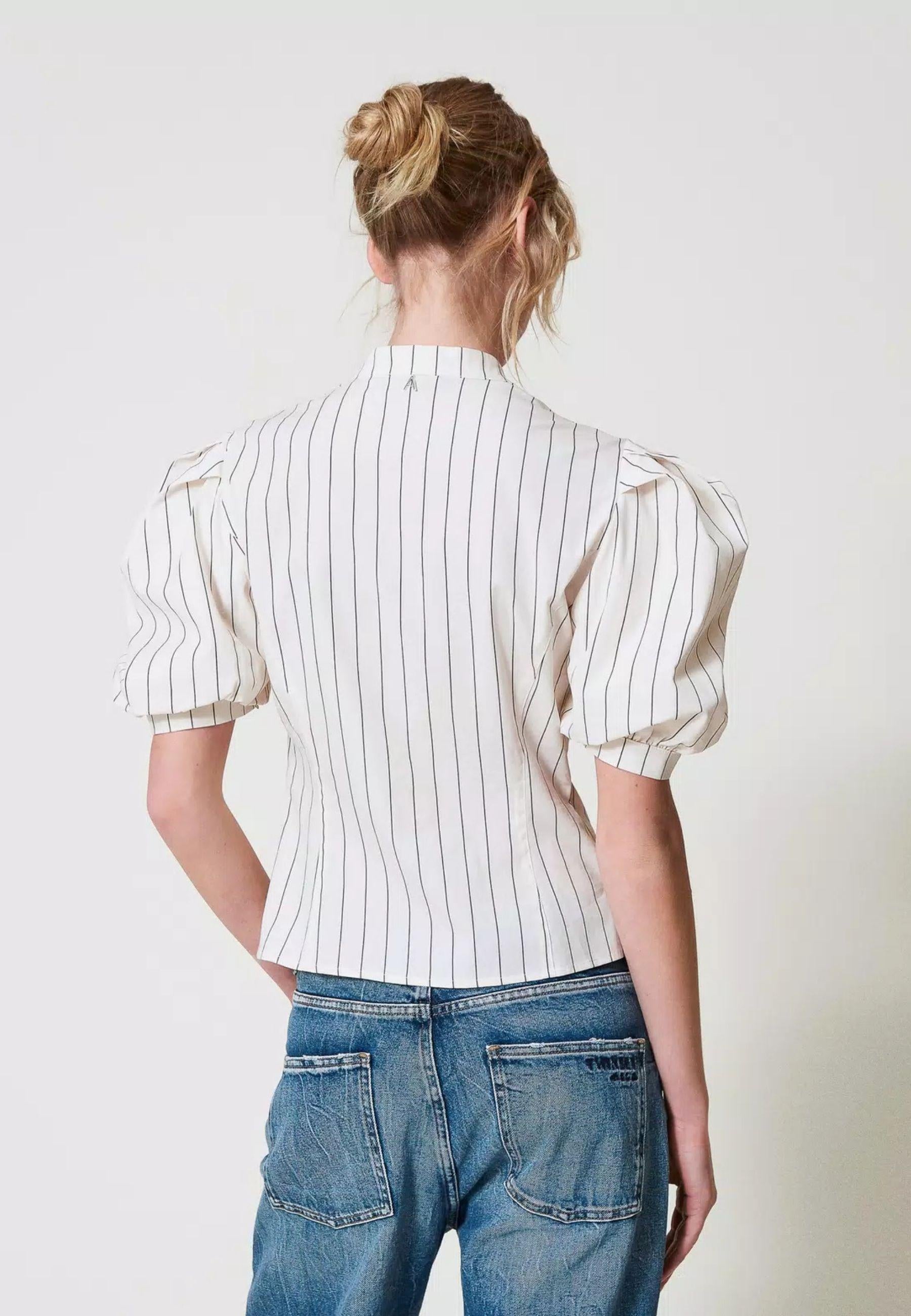 Camicia in popeline a righe con macramè