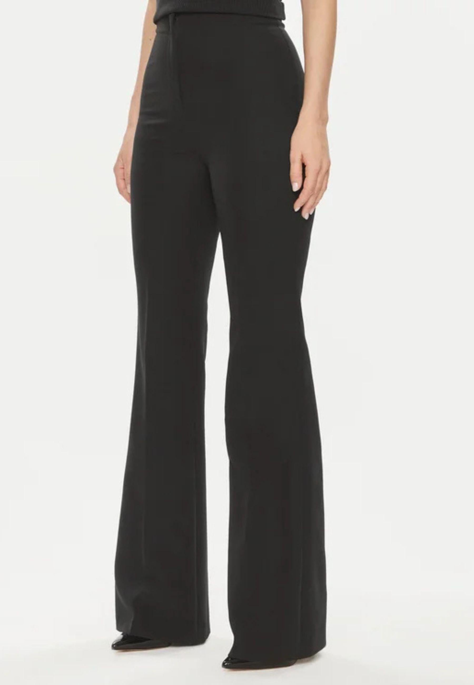Pantalone nero a vita alta con gamba flare