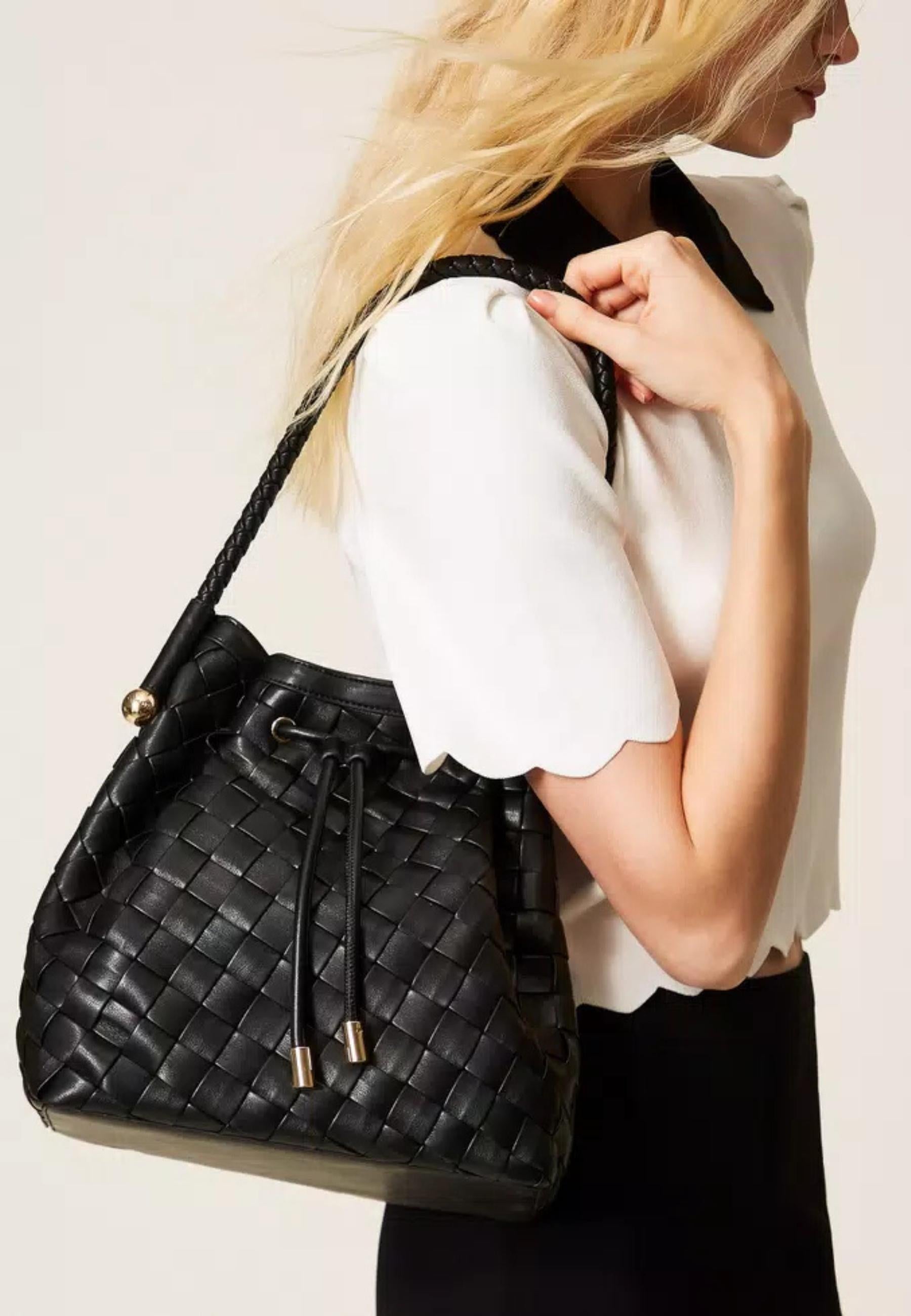 Borsa a Secchiello Twinset Intrecciata a Mano Nera