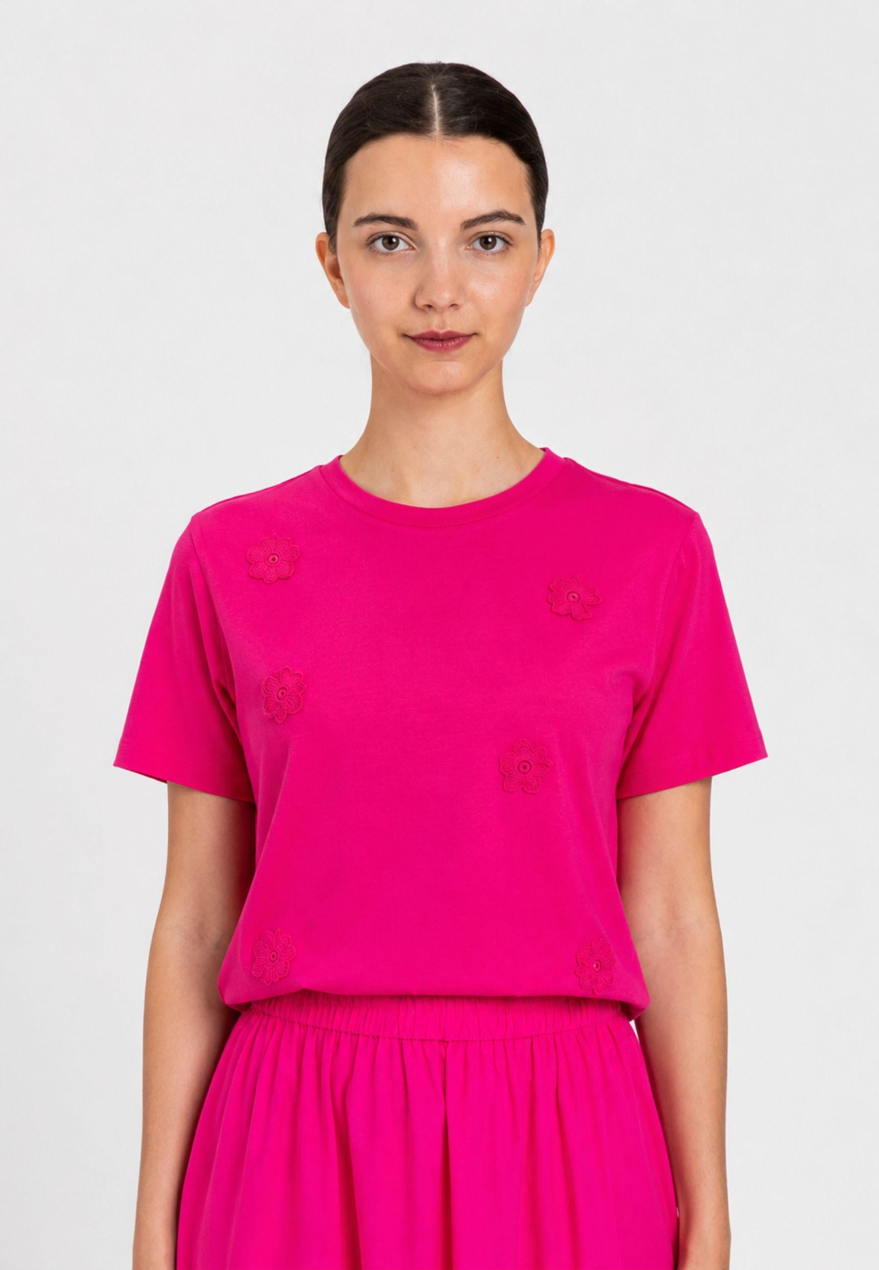 T-shirt fitted con fiori crochet