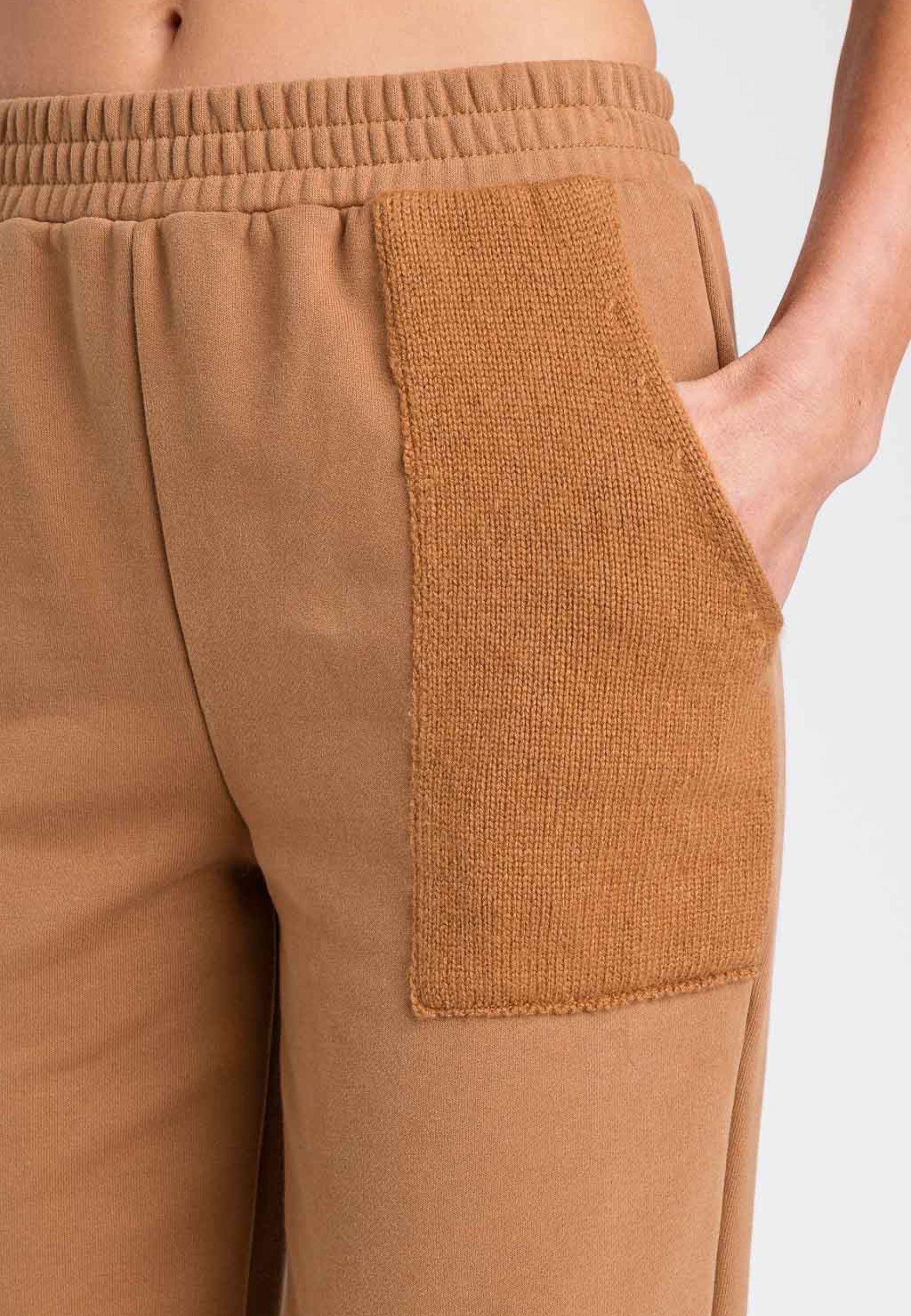 Pantaloni jogger con tasche applicate<BR/>
