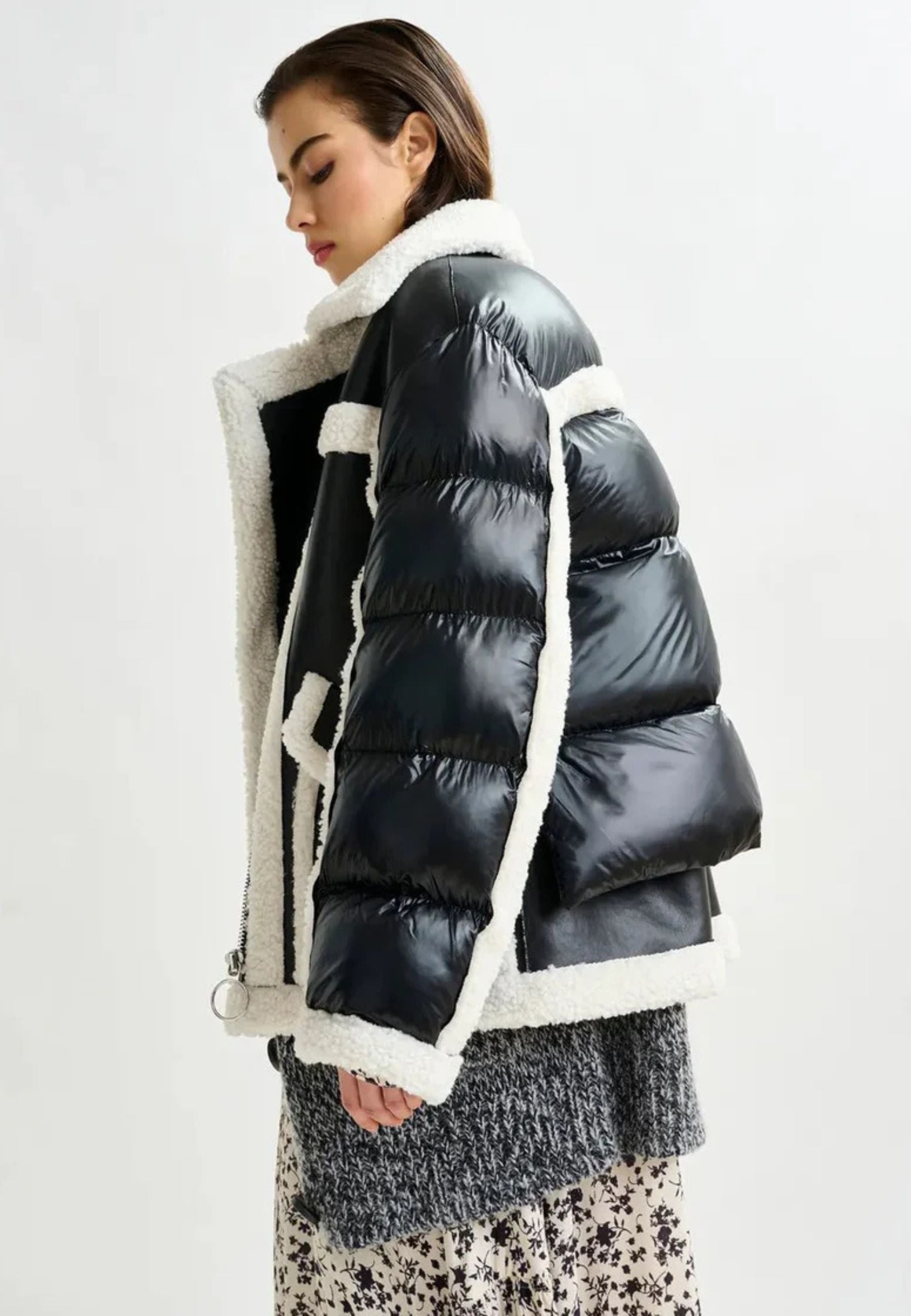 Essentiel Antwerp Ifie Faux Fur Puffer Jacket - Giacca oversize black/white con effetto shearling e maniche puffer 