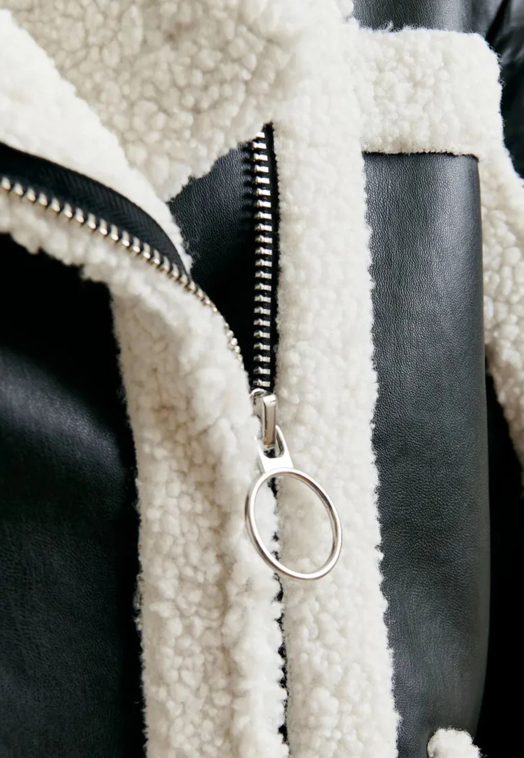 Essentiel Antwerp Ifie Faux Fur Puffer Jacket - Giacca oversize black/white con effetto shearling e maniche puffer 
