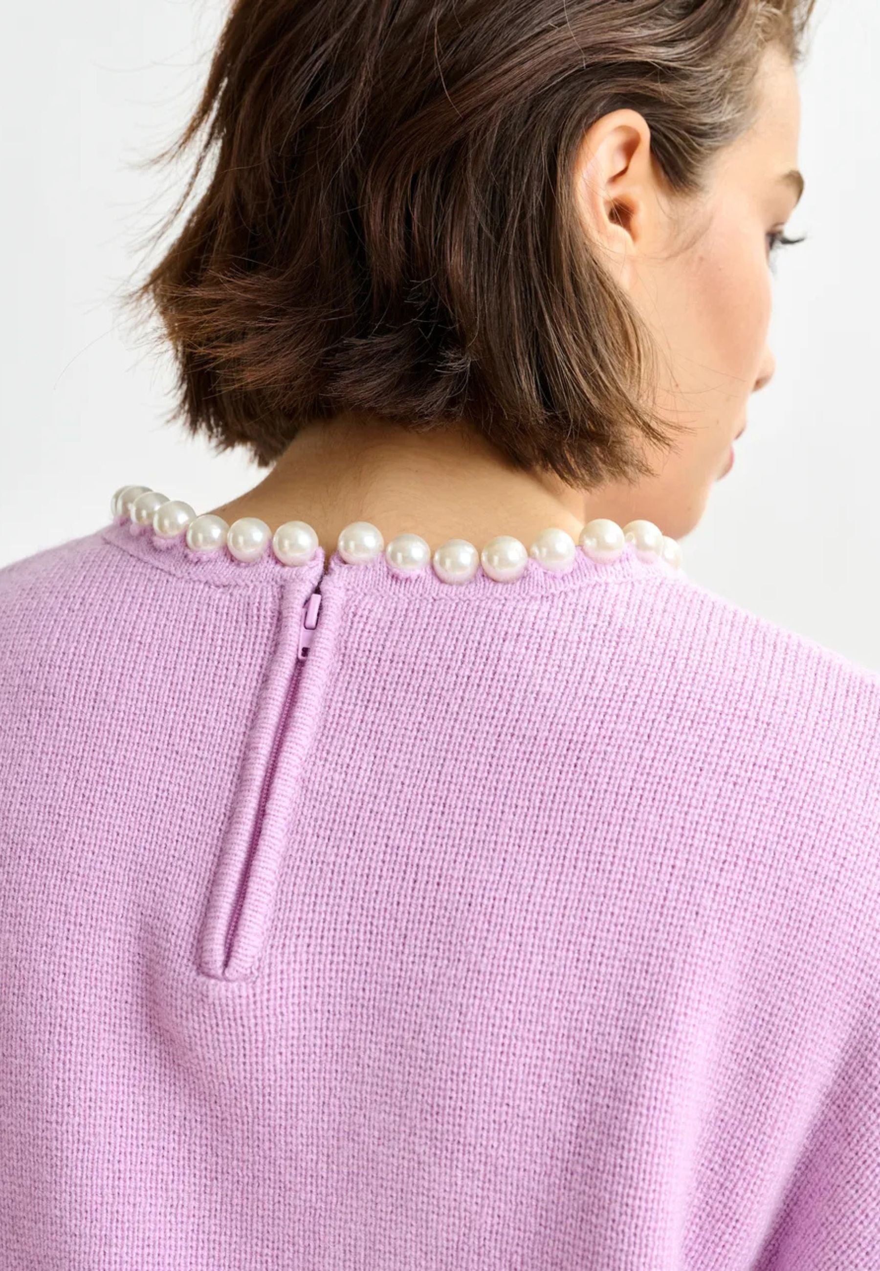 Essentiel Antwerp - Maglione rosa con perle 