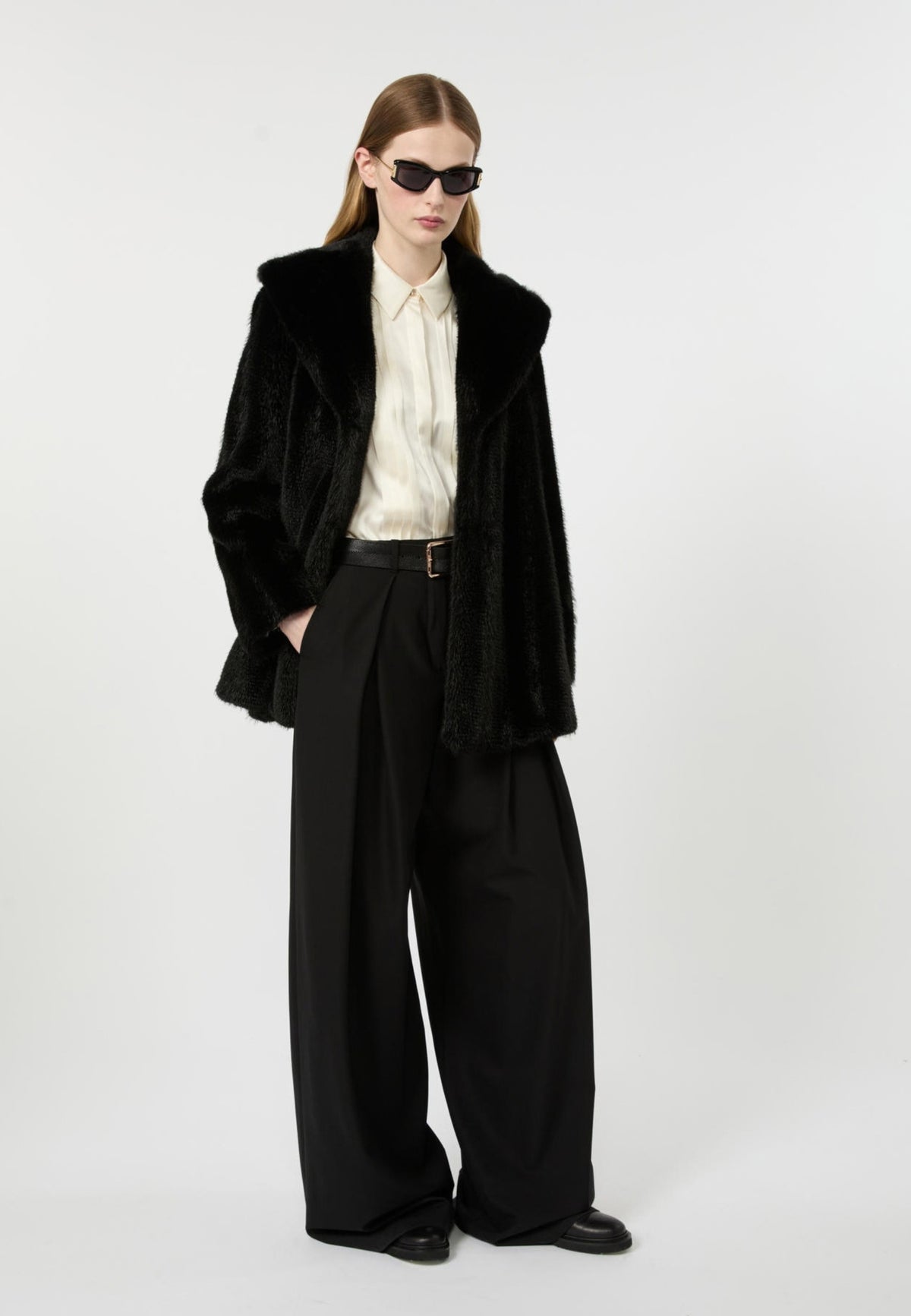 Max Mara Studio Pantalone Wide Leg in Lana Stretch con Cintura 
