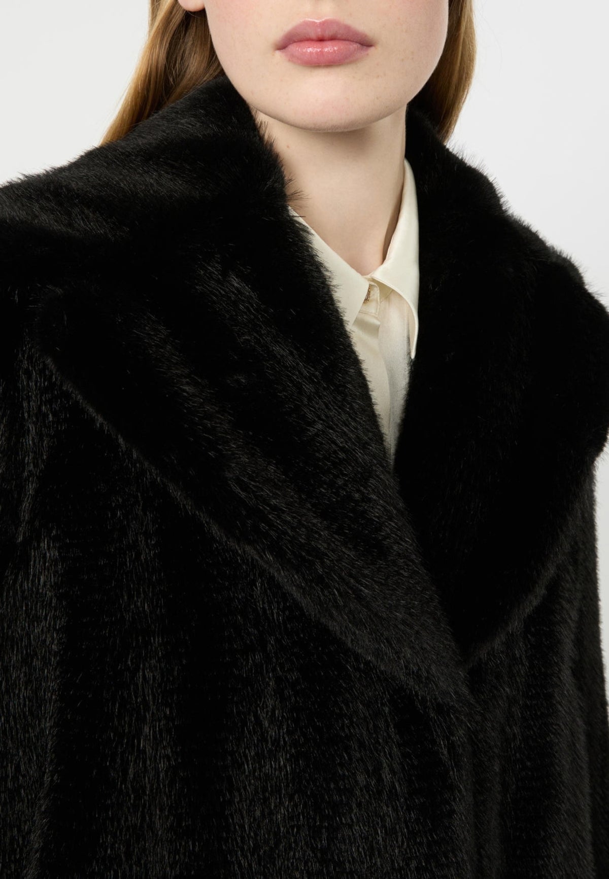 Max Mara Studio Cappotto Corto Svasato in Tessuto Soffice 