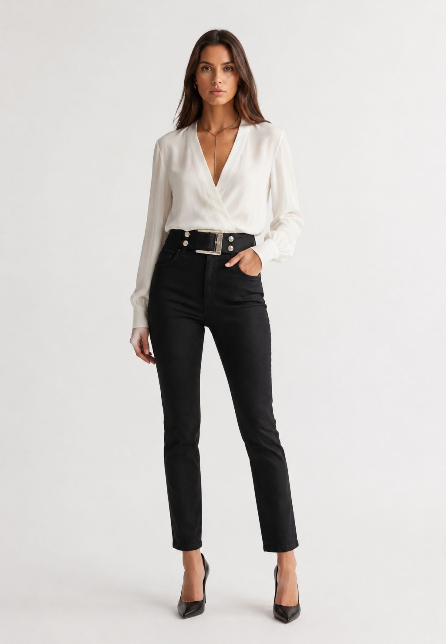 Monique Garçonne - Pantalone slim in denim con fibbia logata 